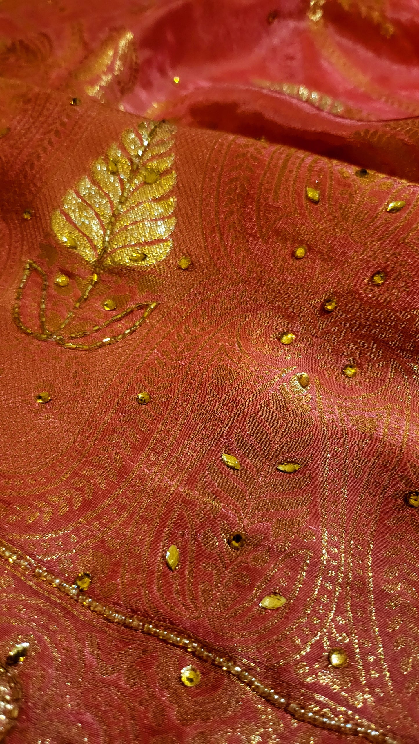 Banarsi silk : suit