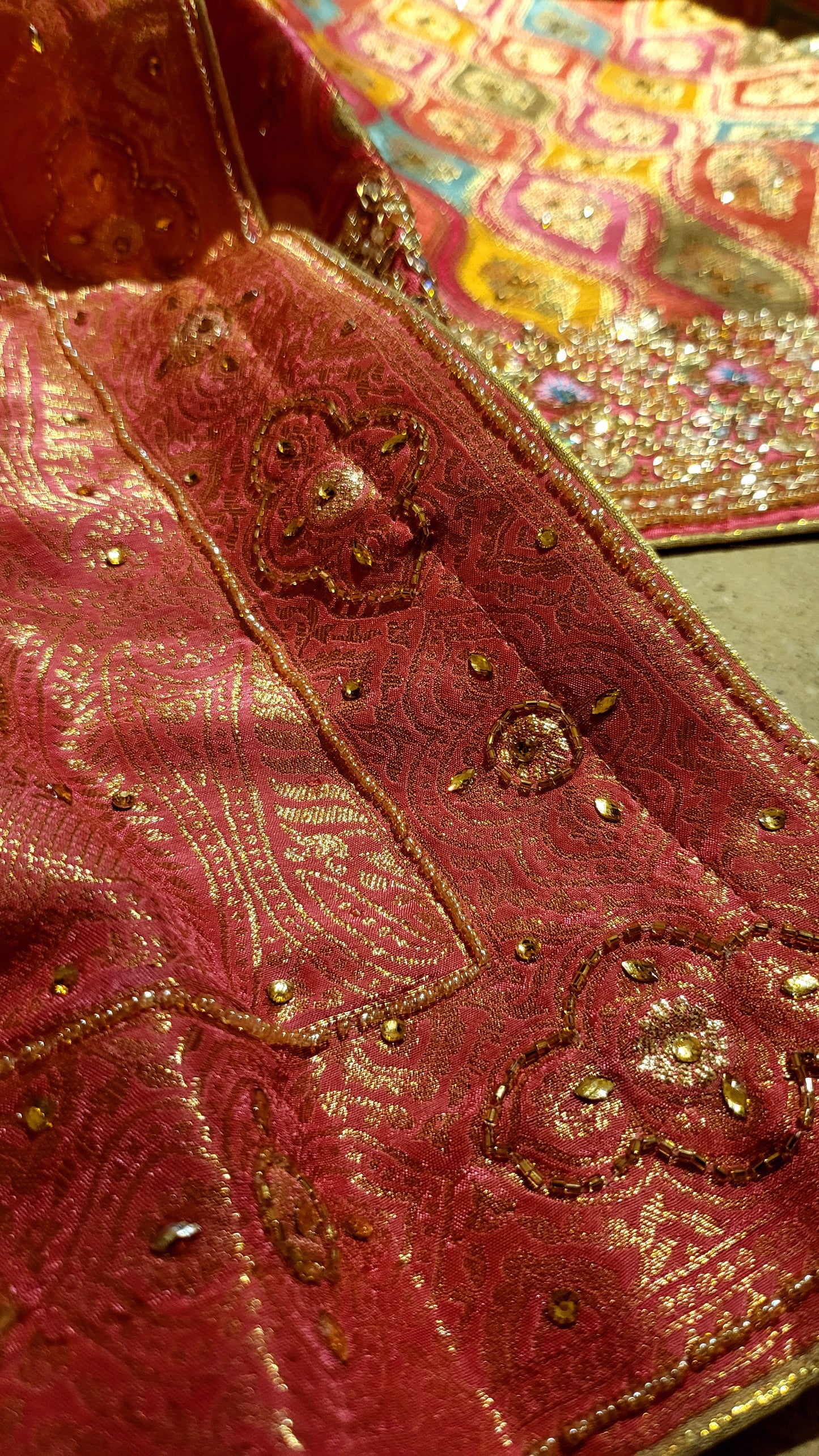 Banarsi silk : suit
