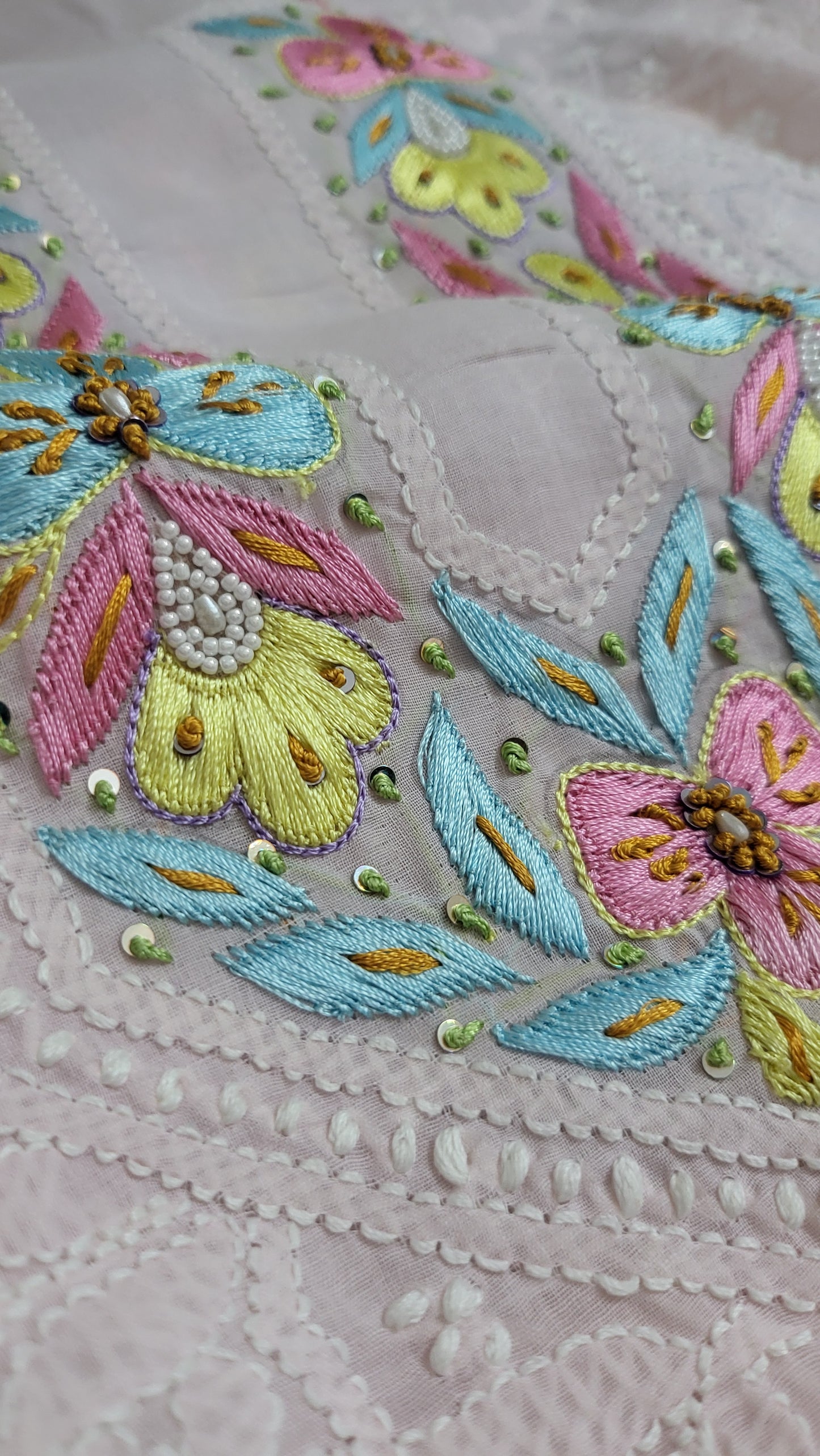Parsi Gara : Powder pink chikankari
