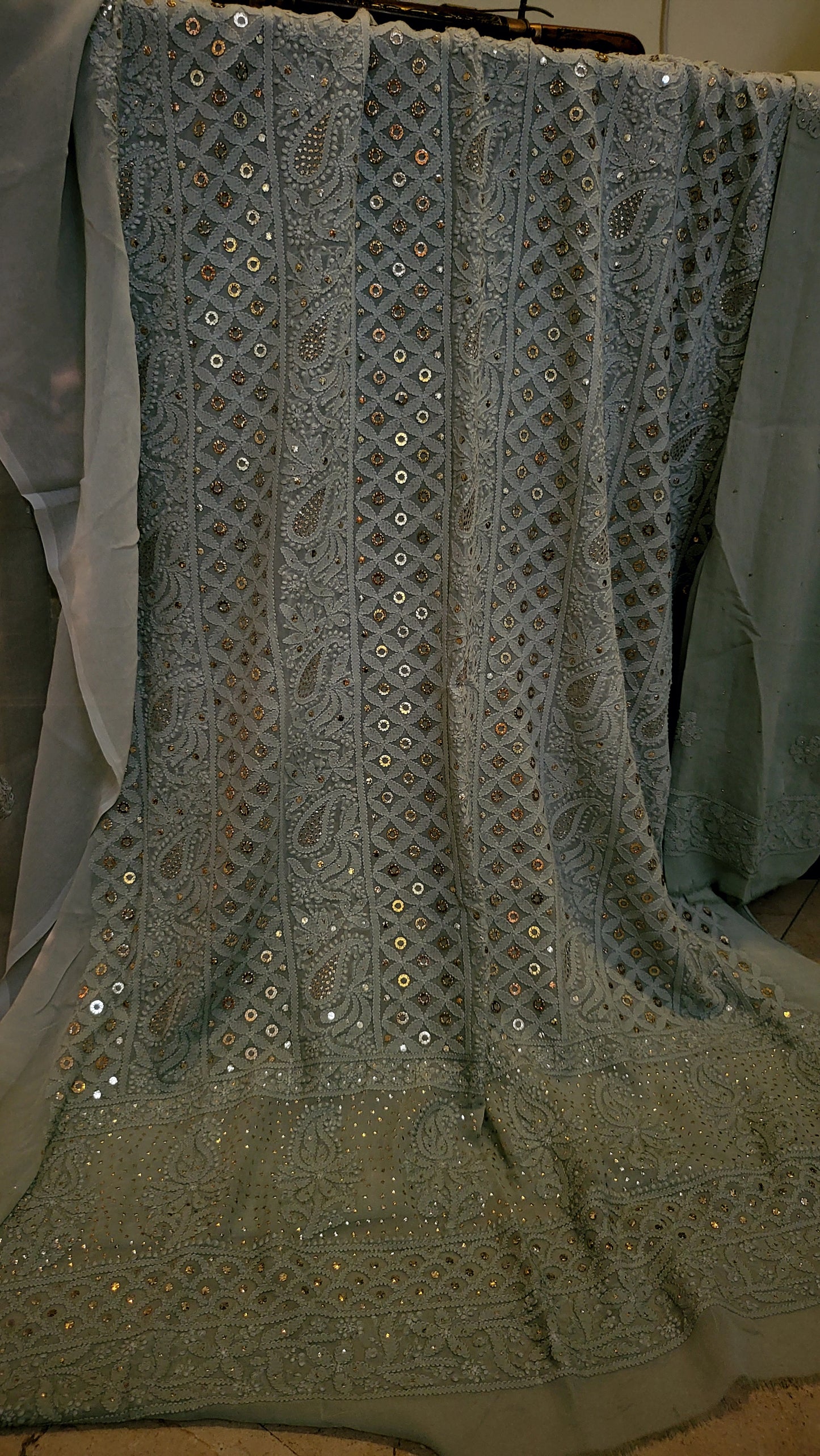 Formal chikankari : suit