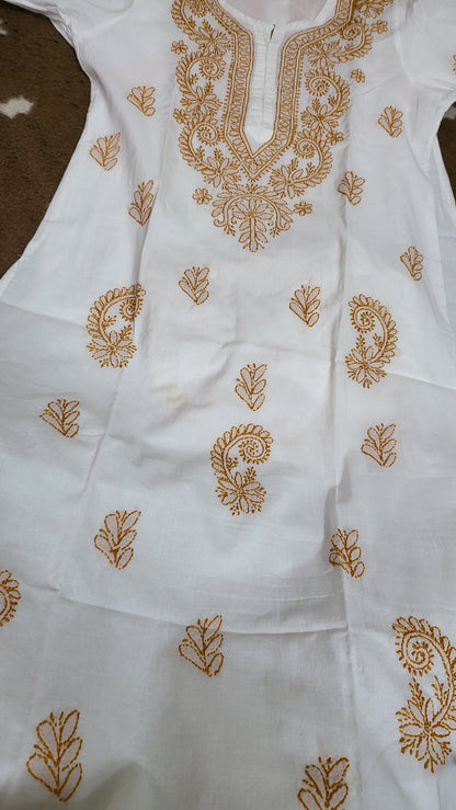 Lawn kurta : chikankari