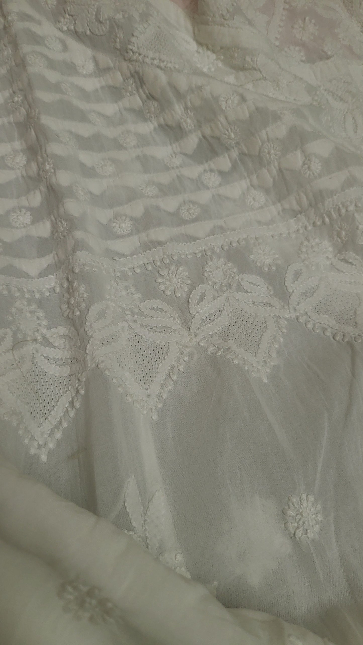 Anghrakha : Lawn chikankari