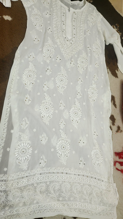 Kamdani edition : Lucknowy chikankari