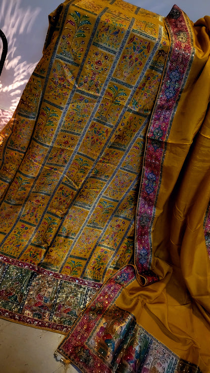 Shikargah Banarsi : Suit