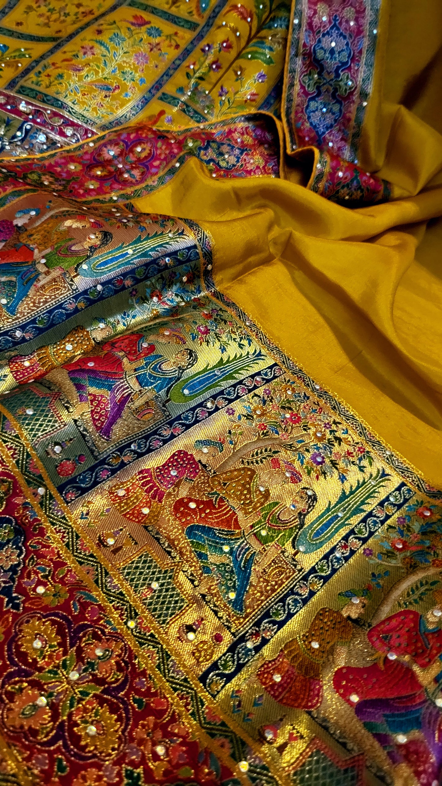 Shikargah Banarsi : Suit