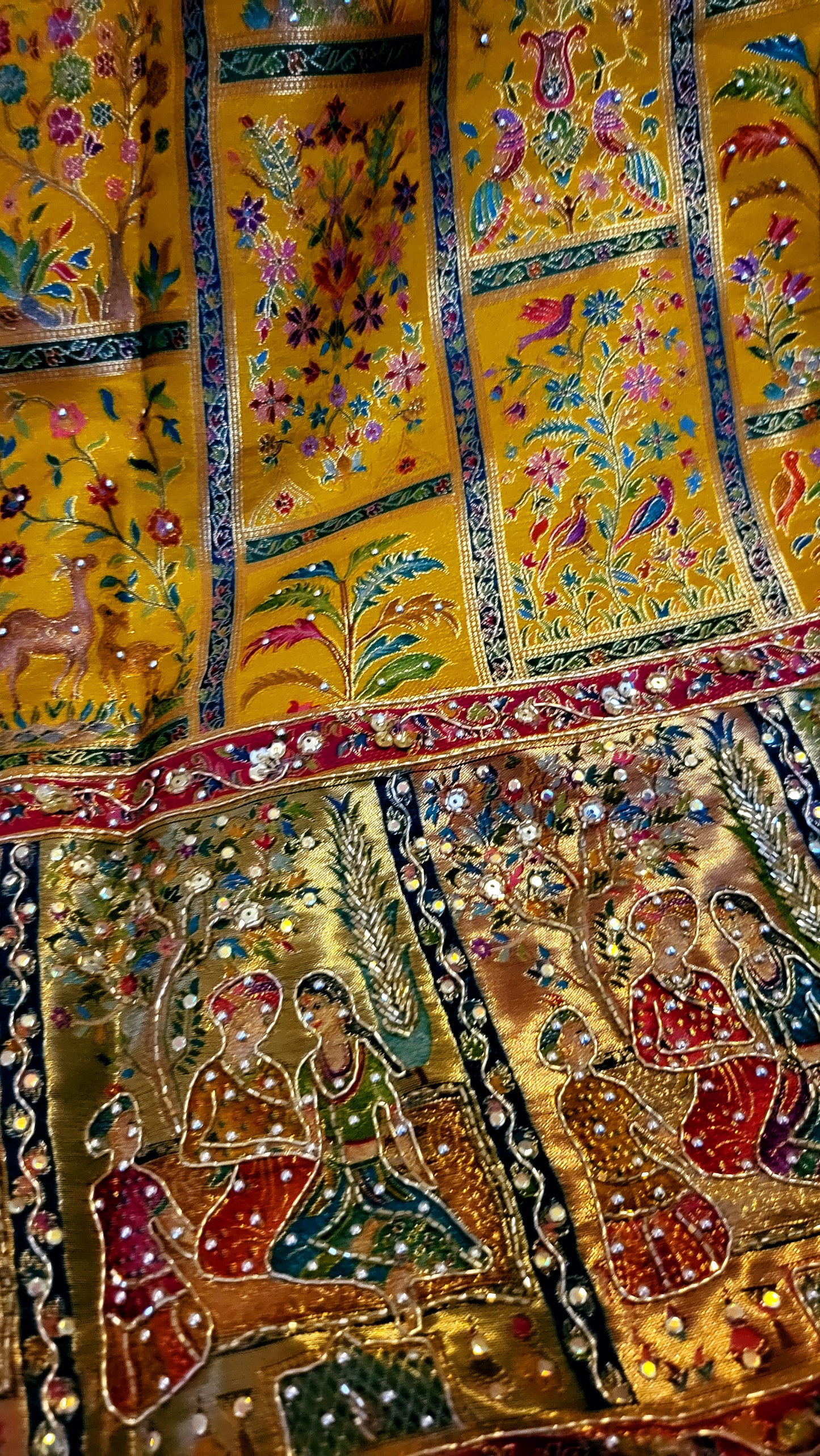 Shikargah Banarsi : Suit