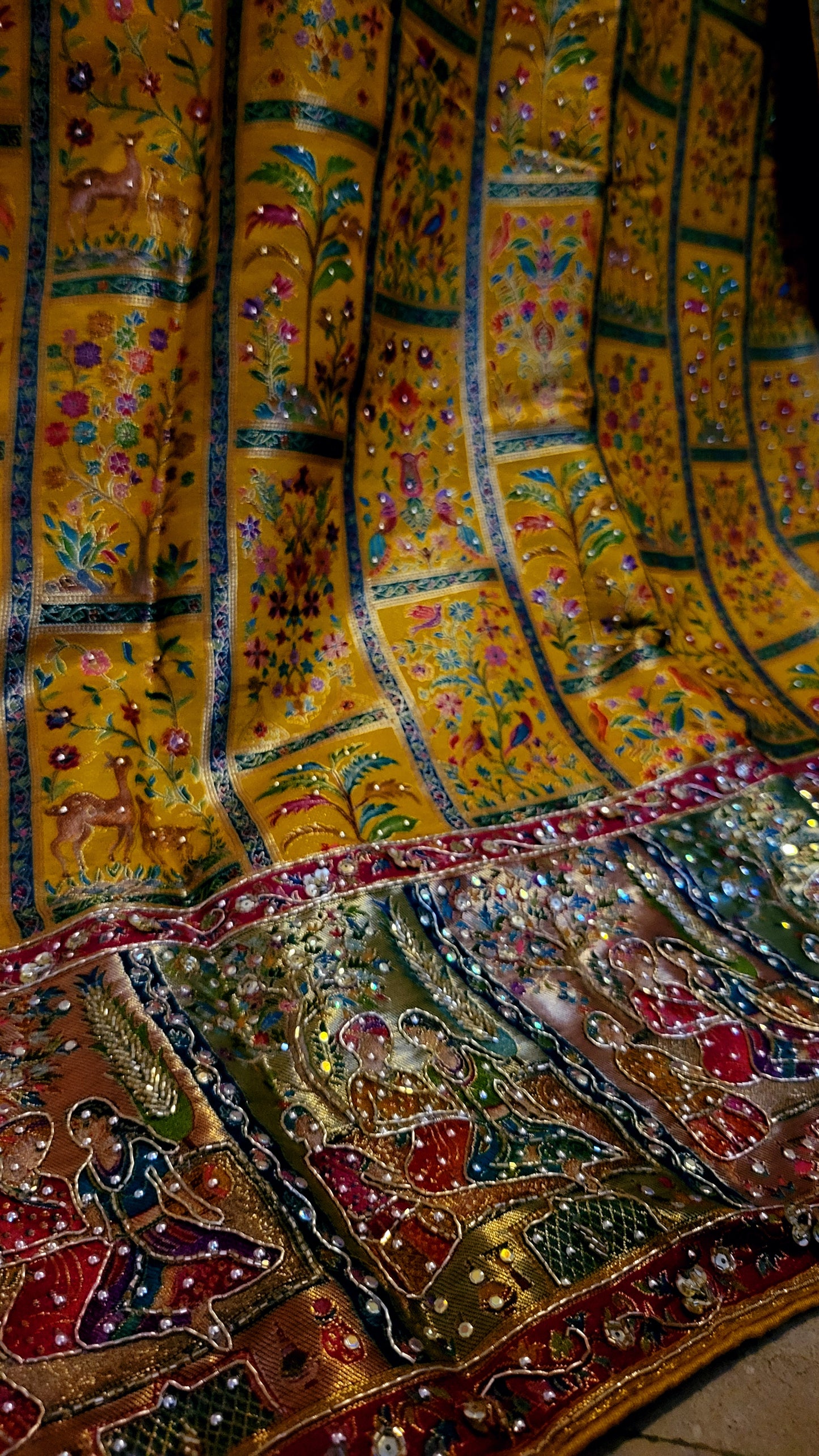Shikargah Banarsi : Suit
