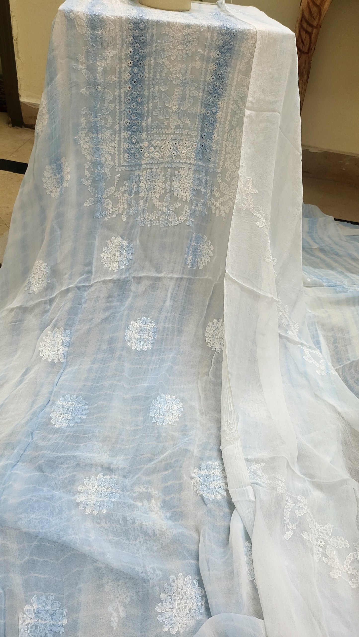 Chifoon edition : Hand Embroidered