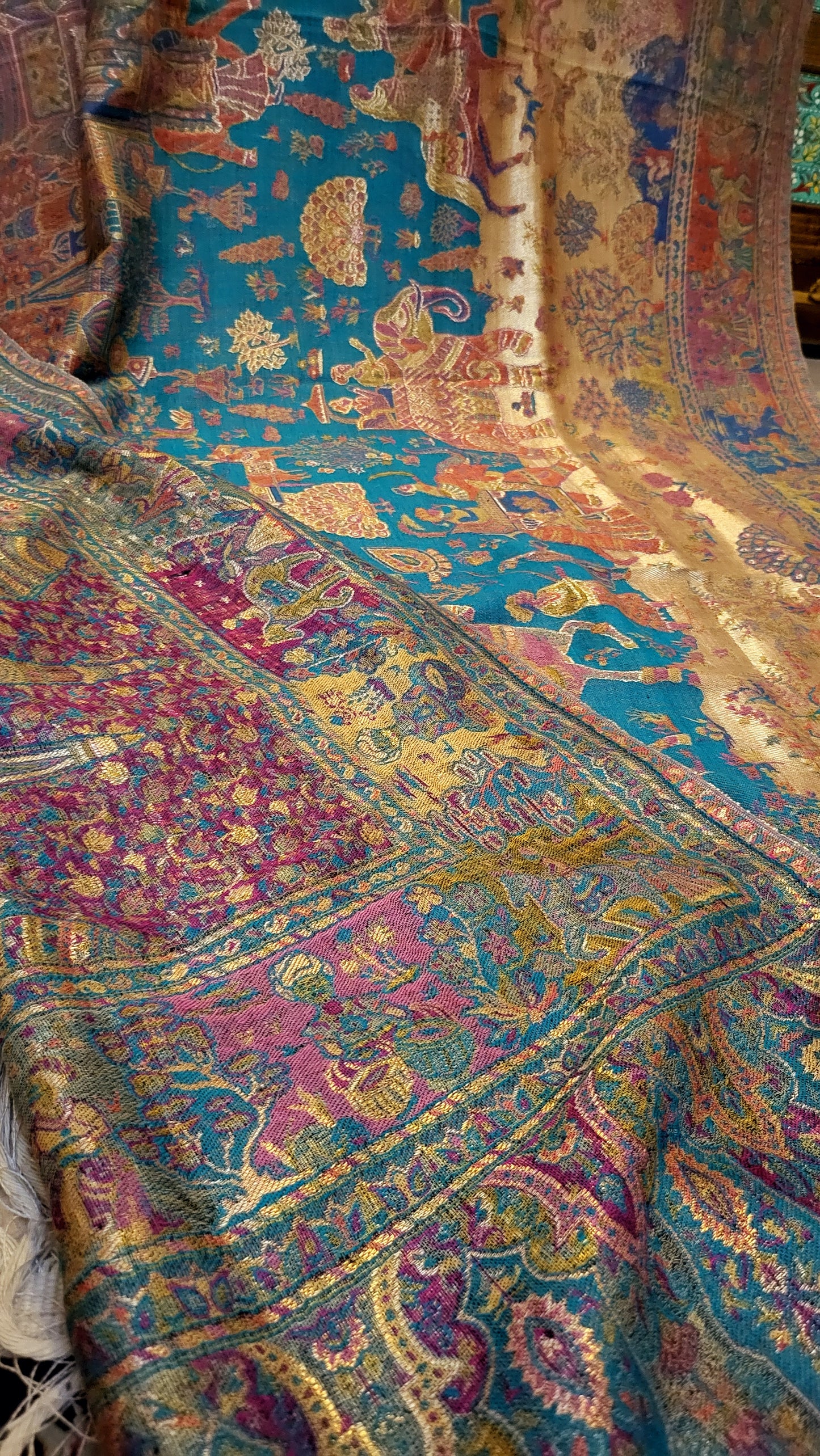 Reversible Shikargah: Toosh shawl