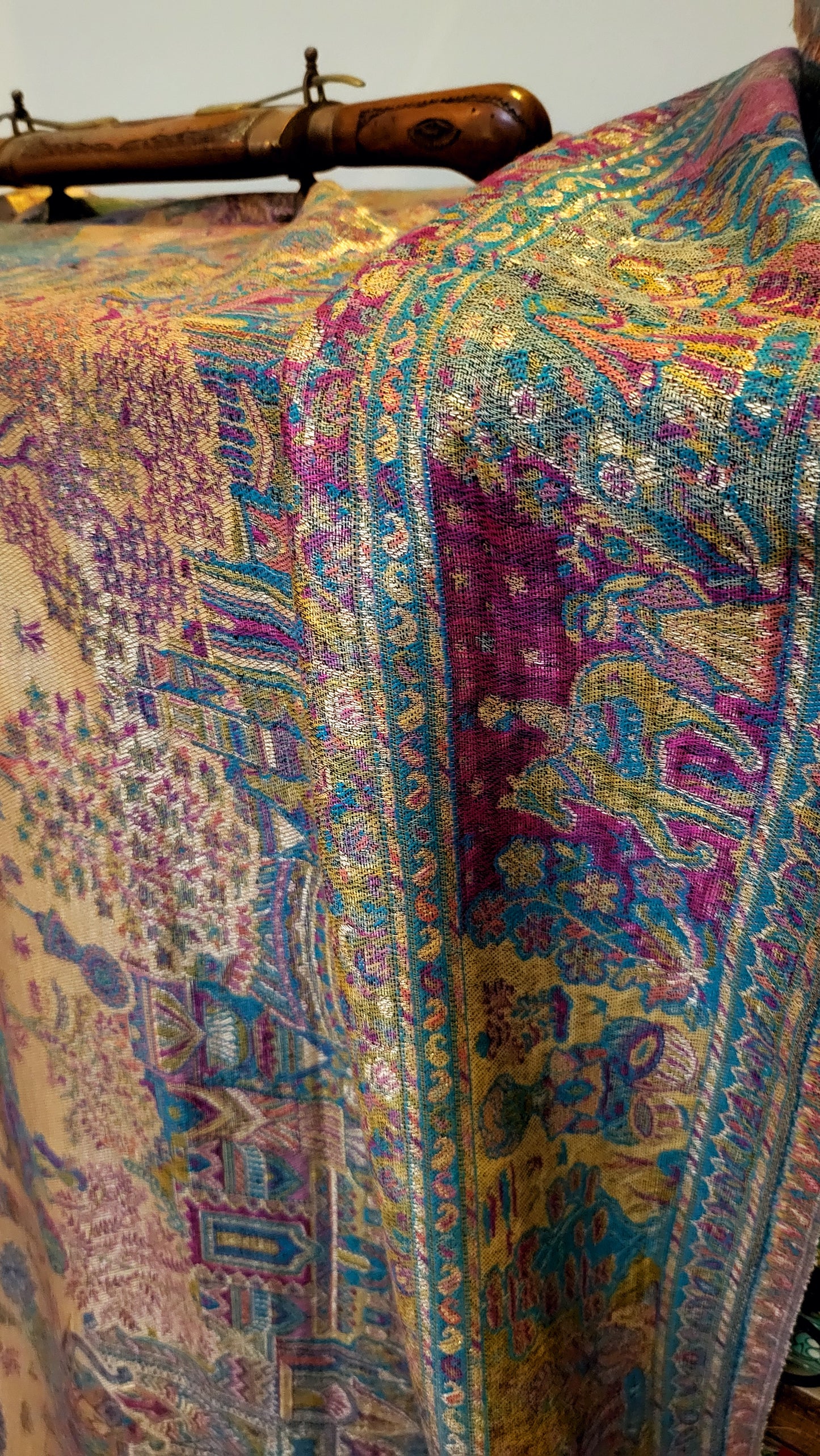 Reversible Shikargah: Toosh shawl