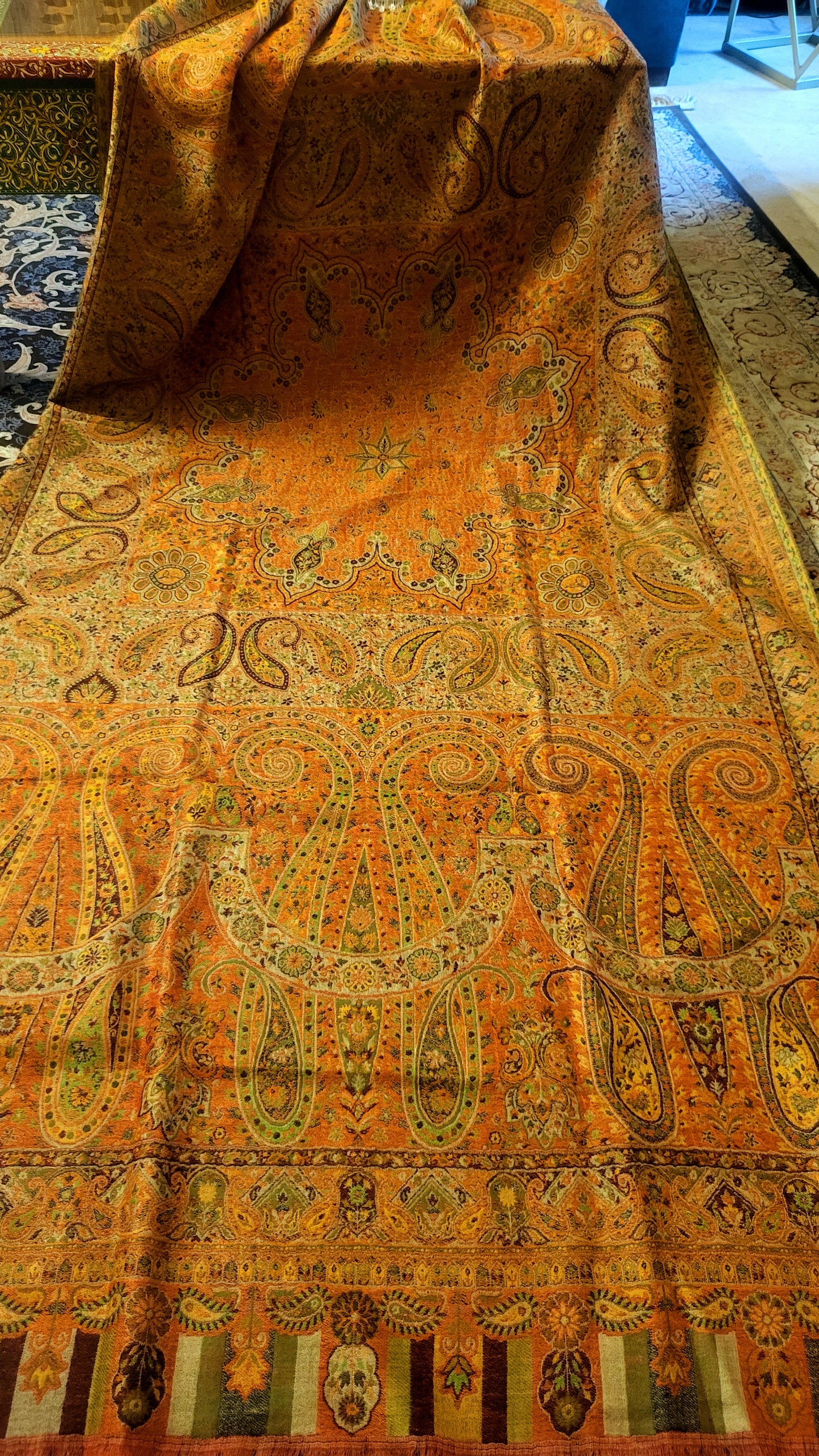Reversible persian kaani : pashmina shawl
