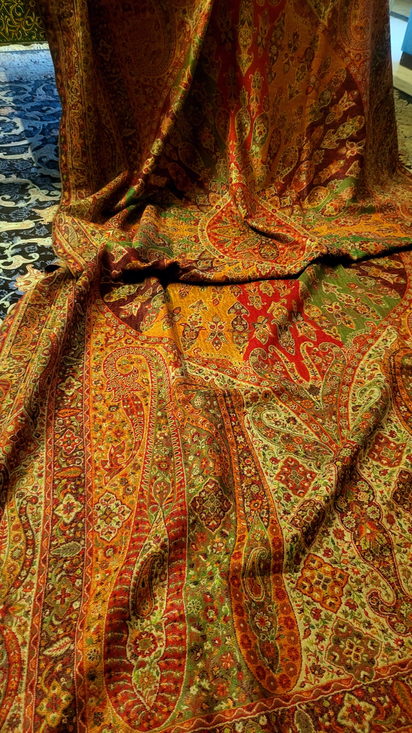 Reversible kaani : Pashmina shawl
