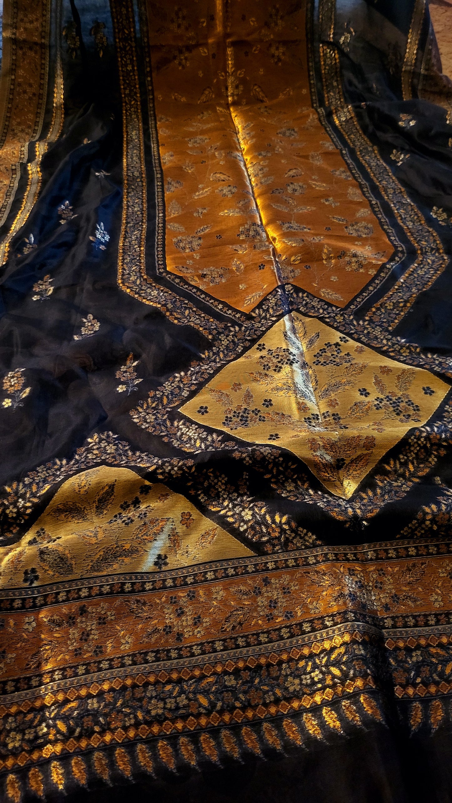 Silk kaani : shawl