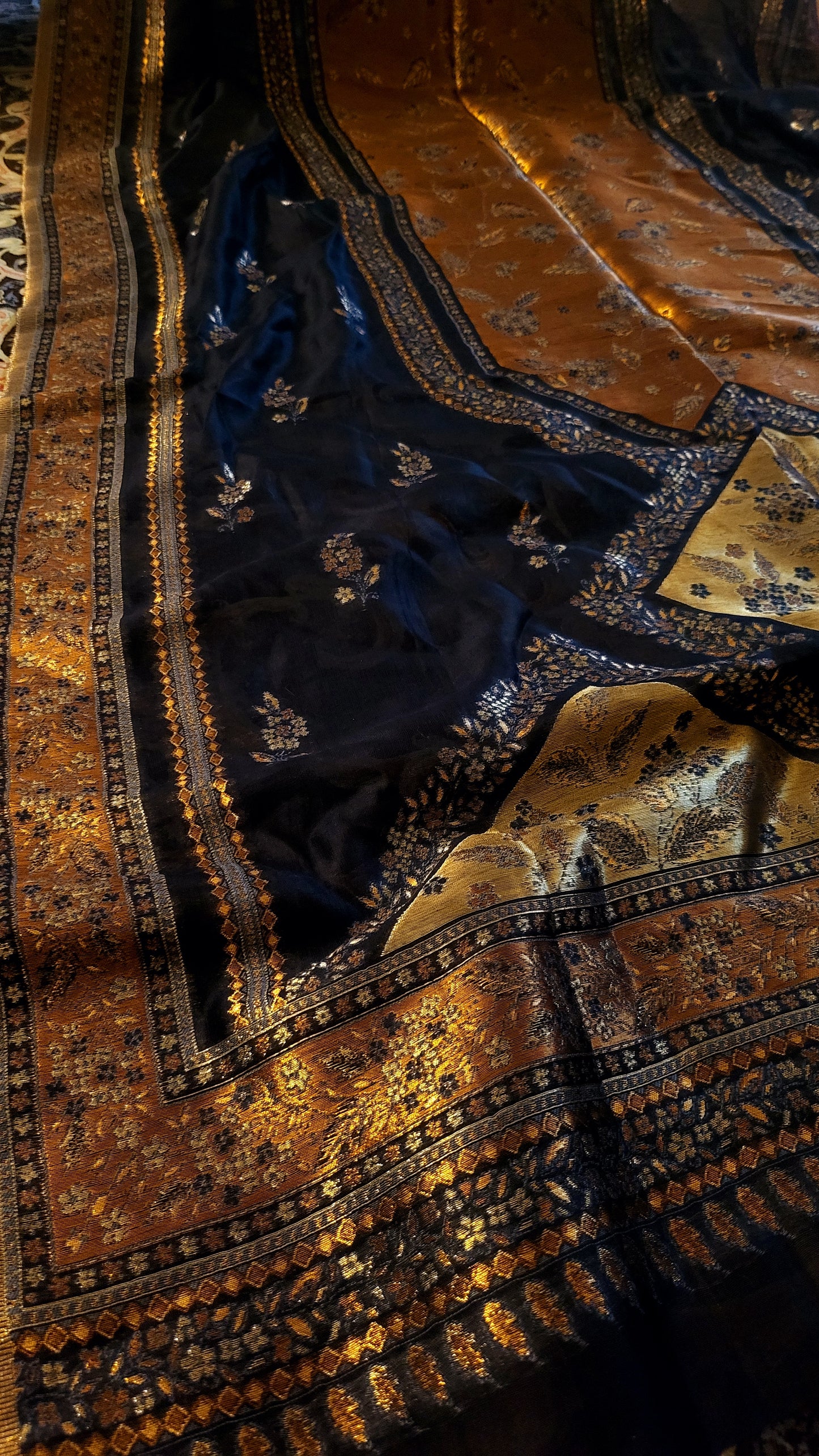 Silk kaani : shawl