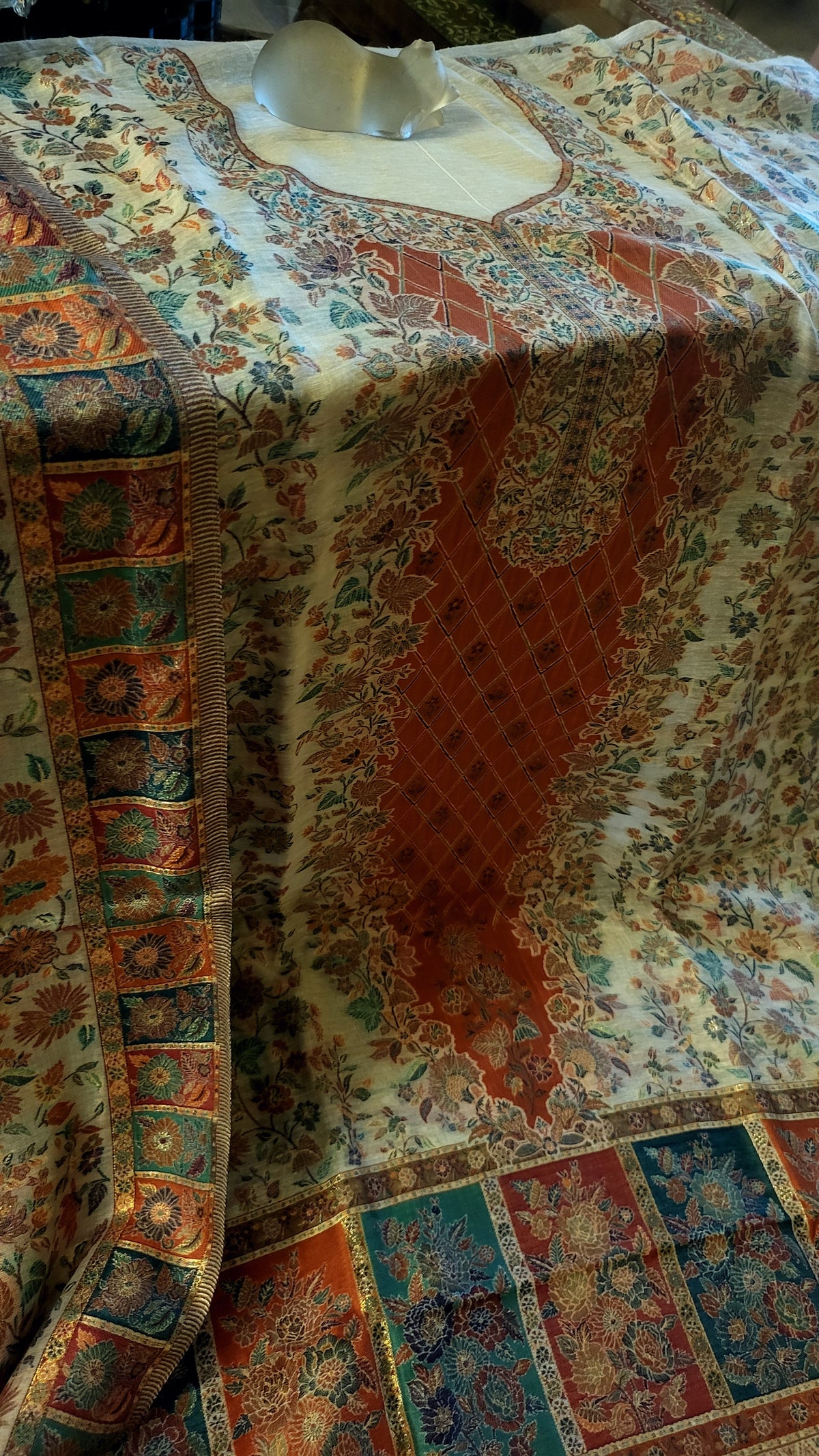 Silk kaani suit: Three piece
