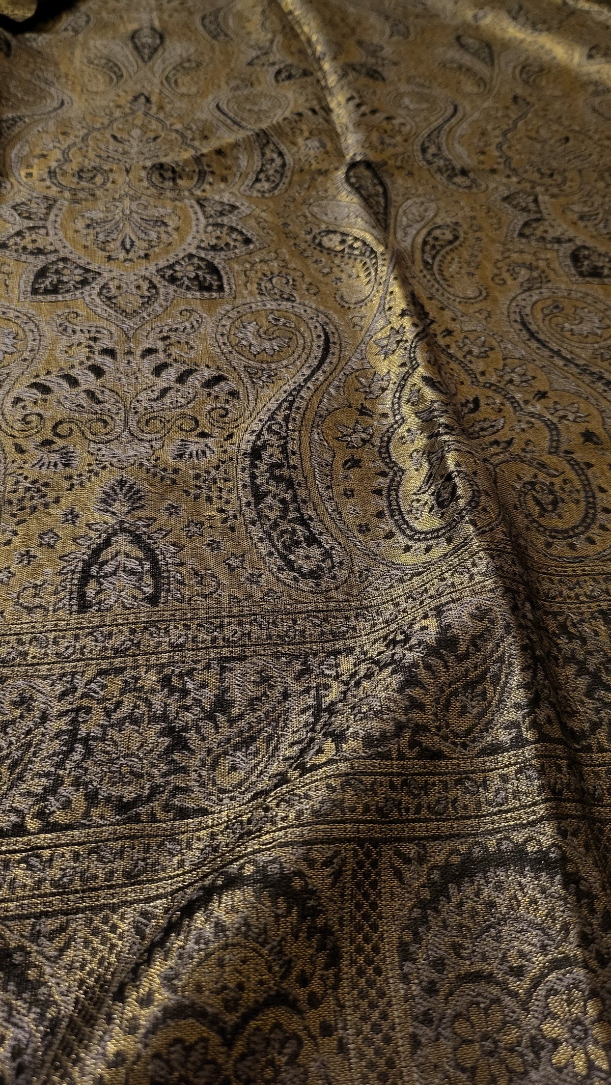 Gandhara moonlight : Reversible shawl