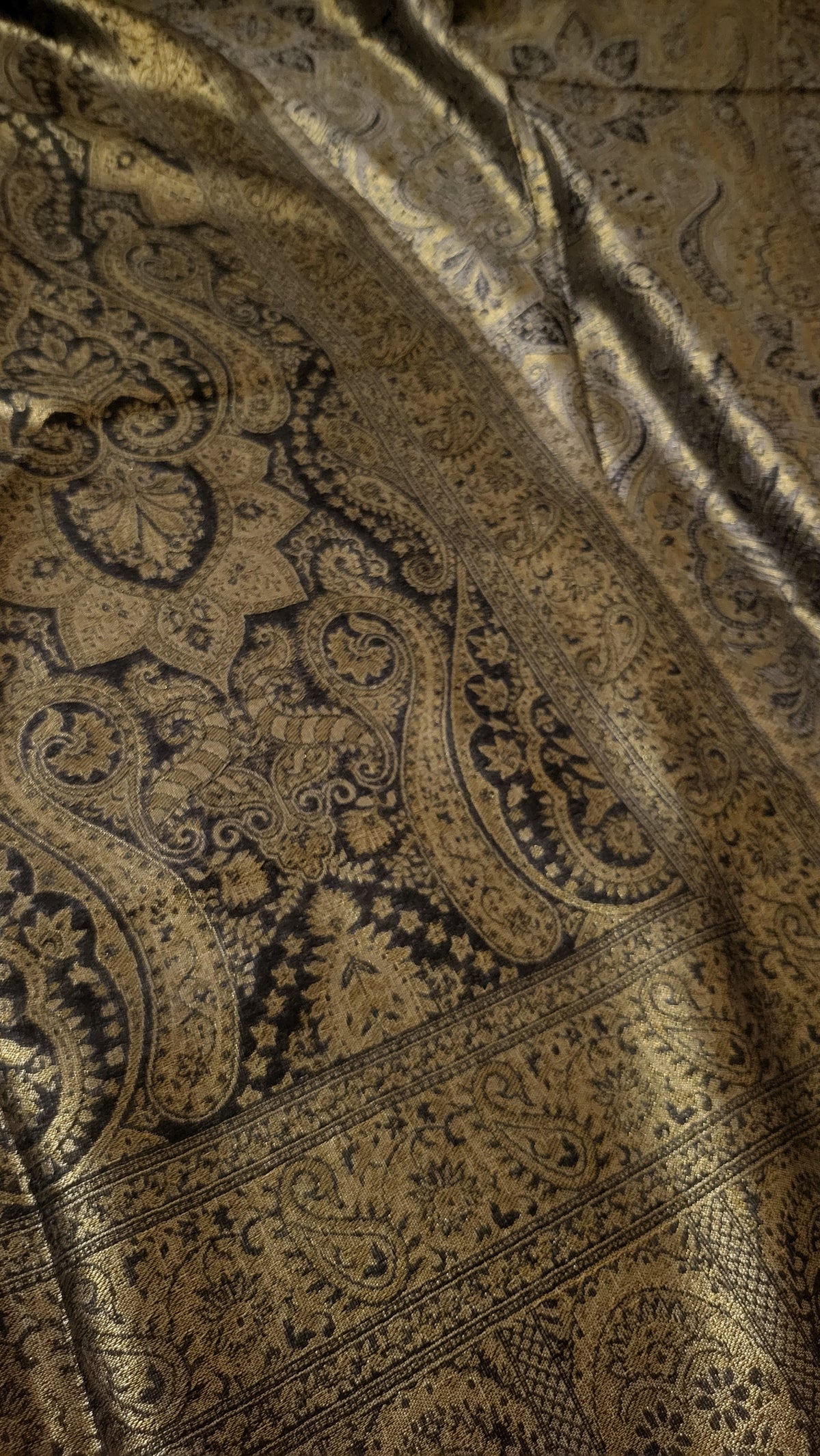 Gandhara moonlight : Reversible shawl