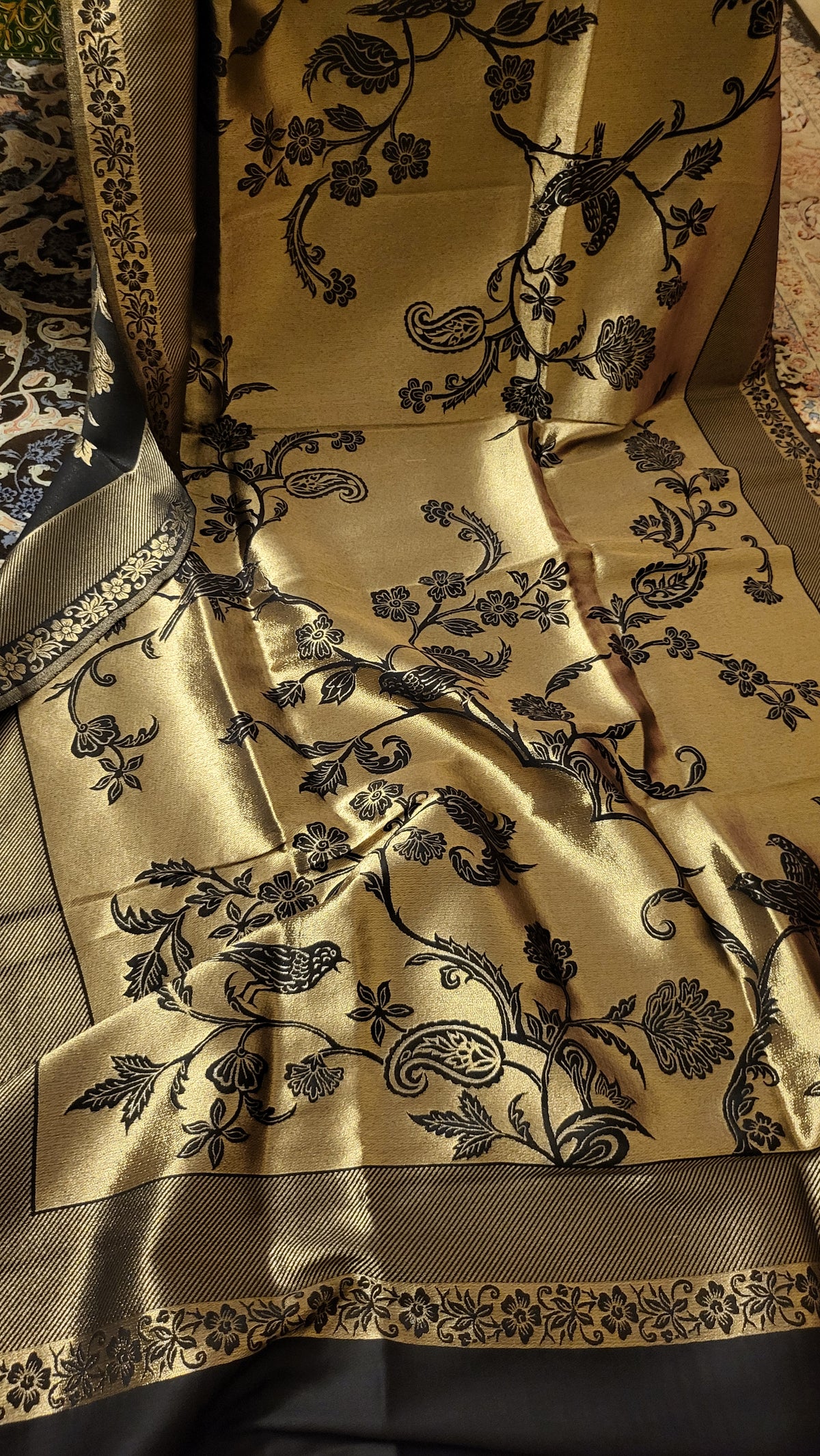 Reversible paper moonlight : kaani shawl