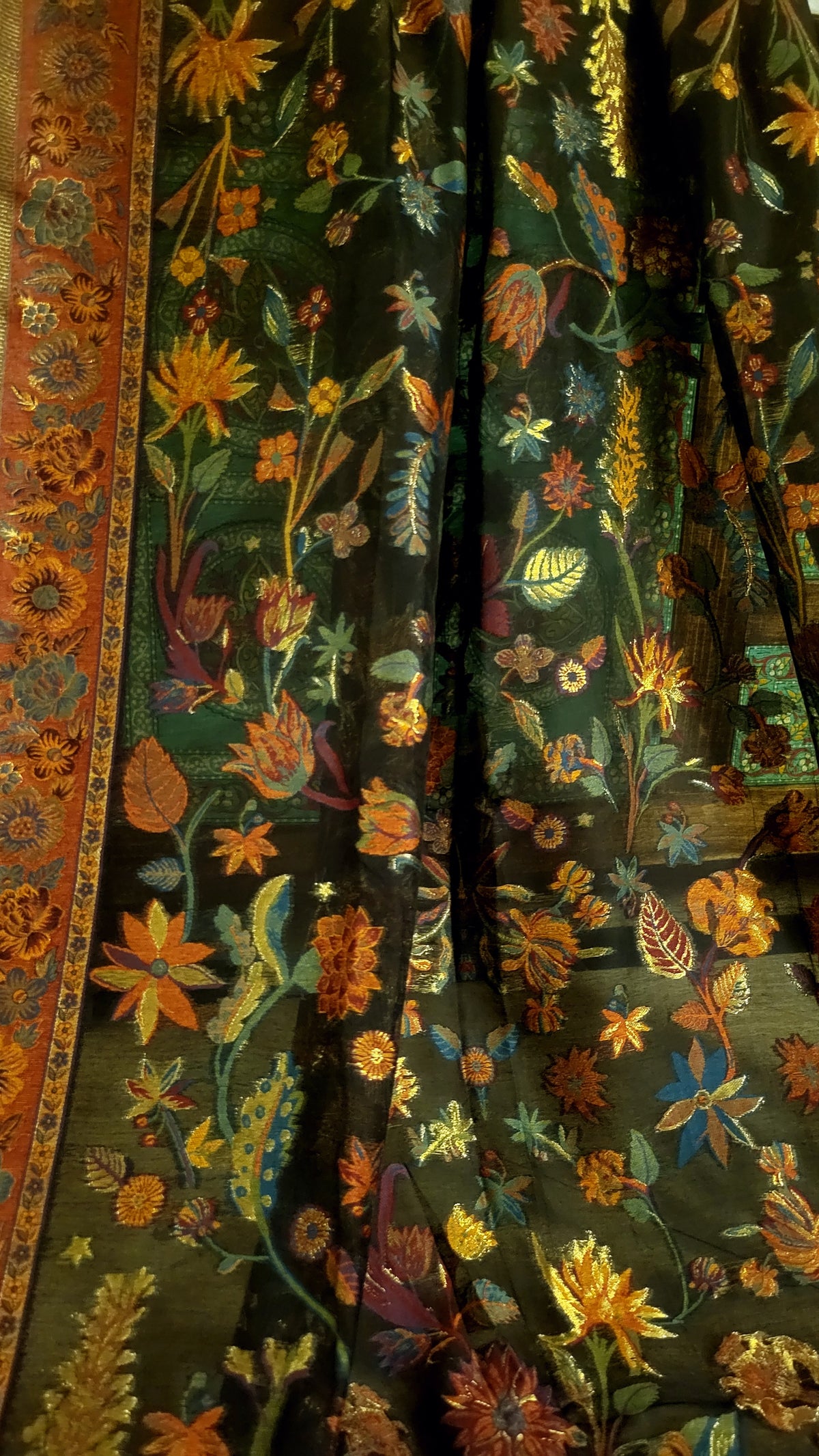 Silk kaani : shawl
