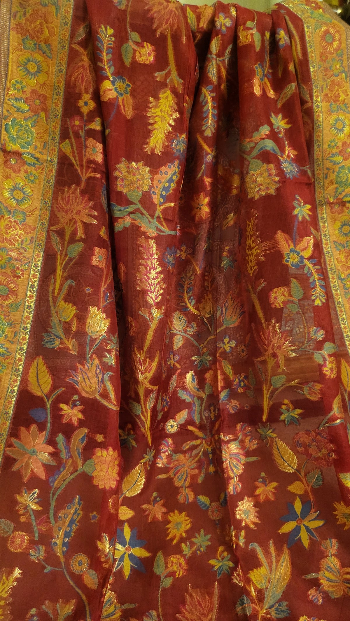 Red beauty : Silk kaani dupata