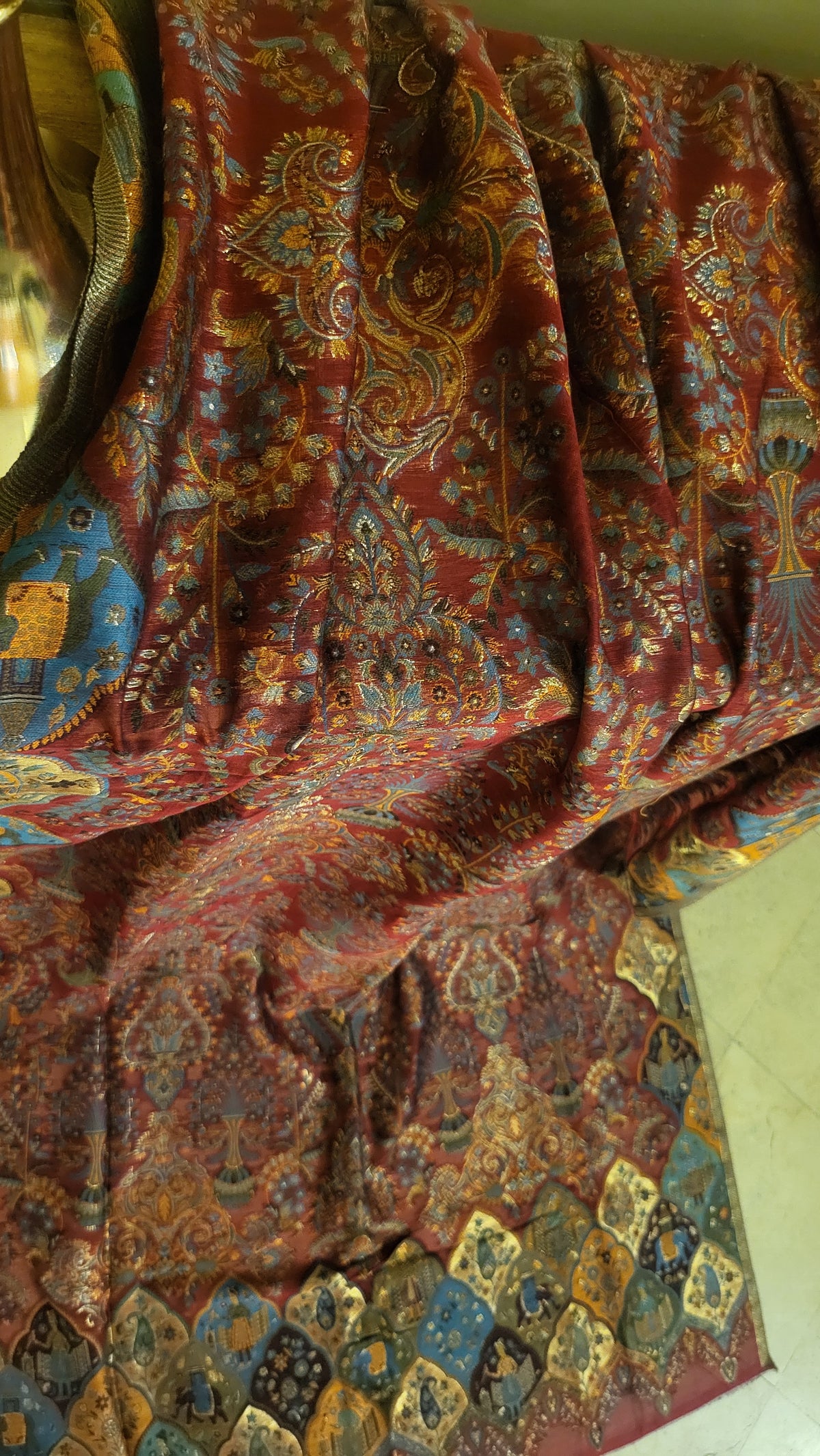 Maroon : silk kaani dupata