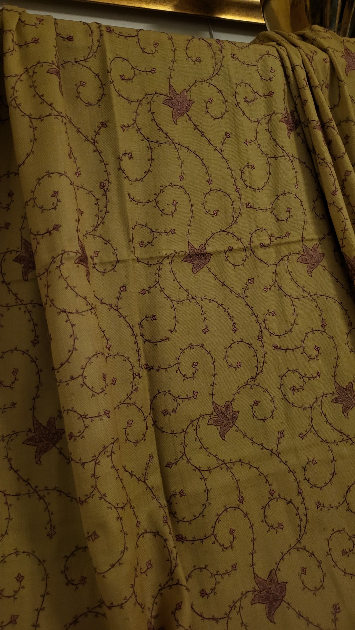 Hand Embroidered : Pashmina shawl