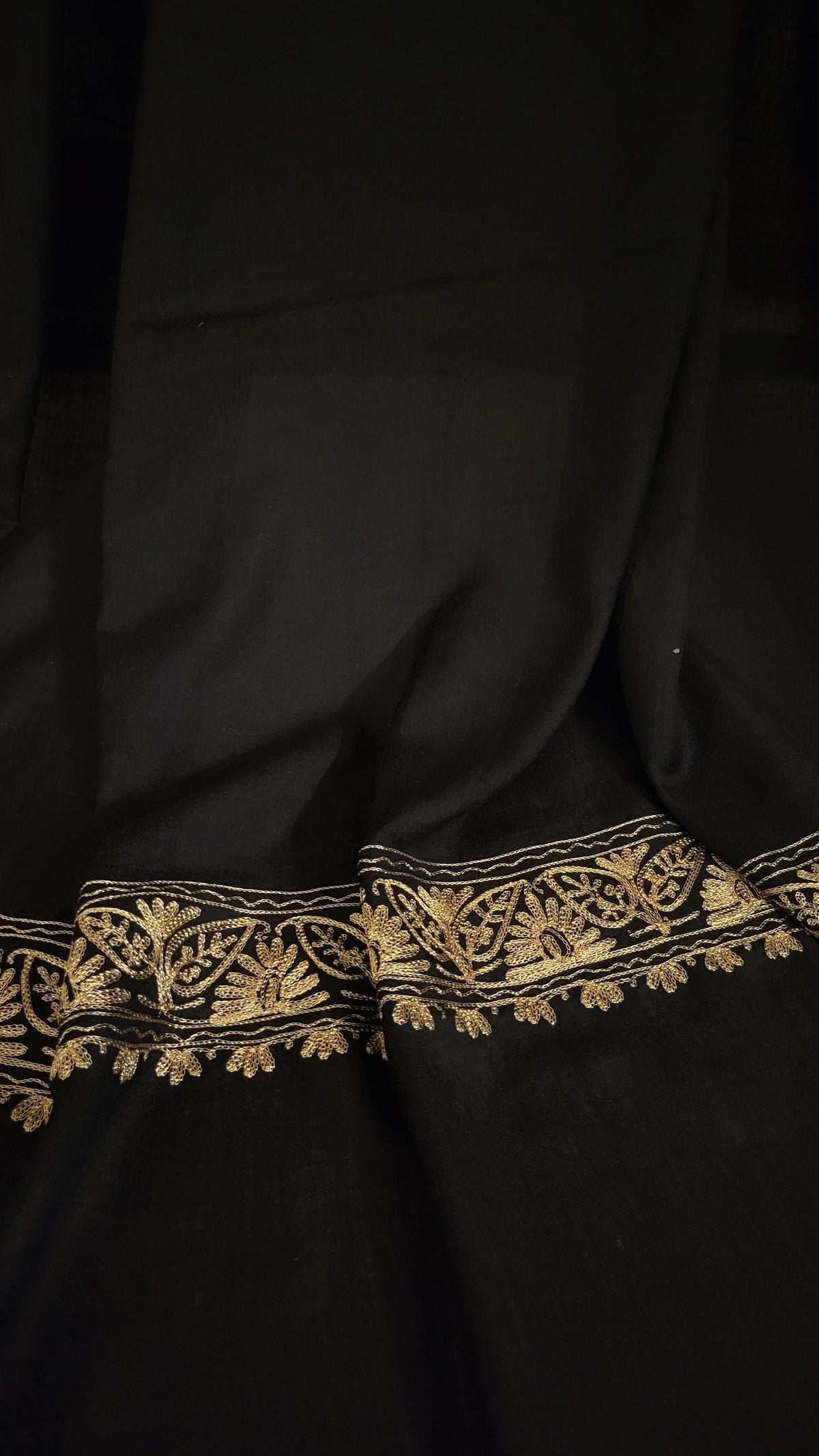 Tilla embroidered : shawl