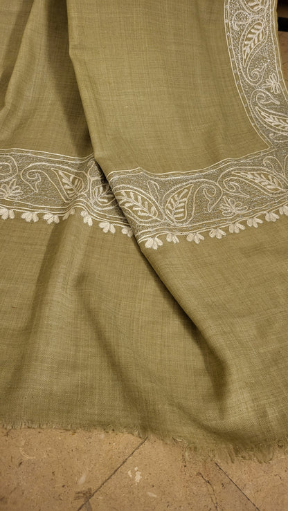 Tilla embroidered : shawl
