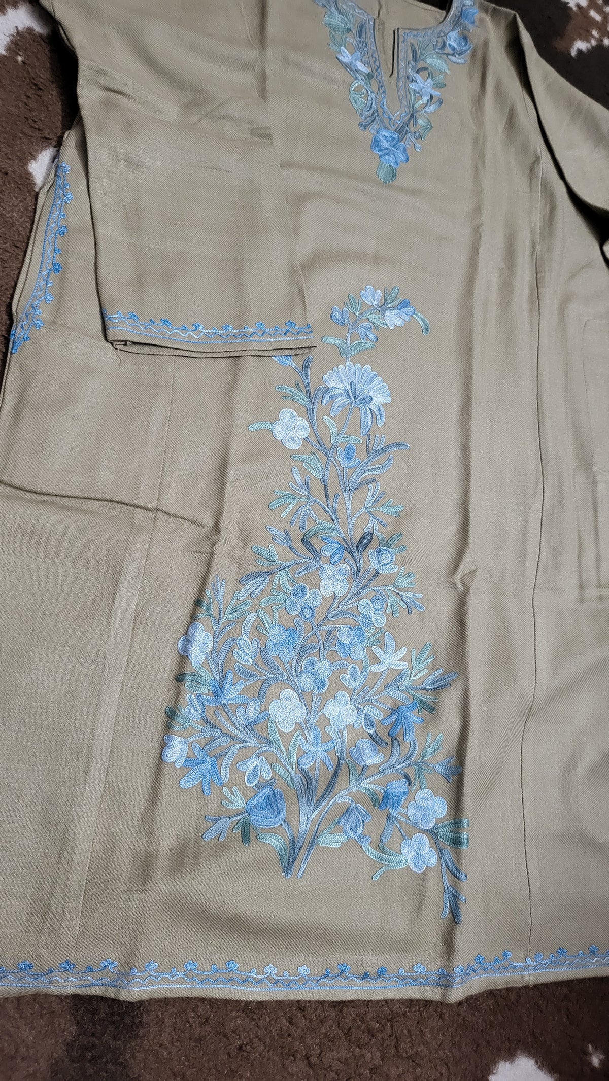 Kashmiri phiren : Woolen