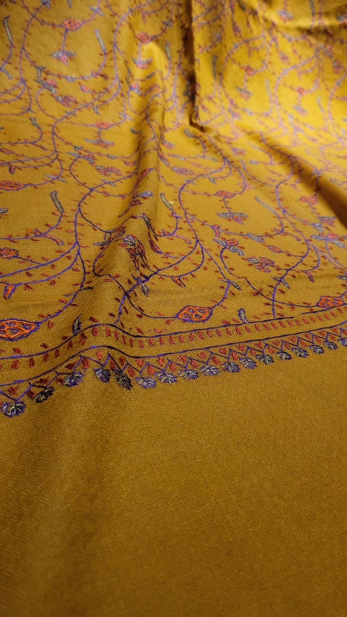 Toosh sui Embroidered : shawl