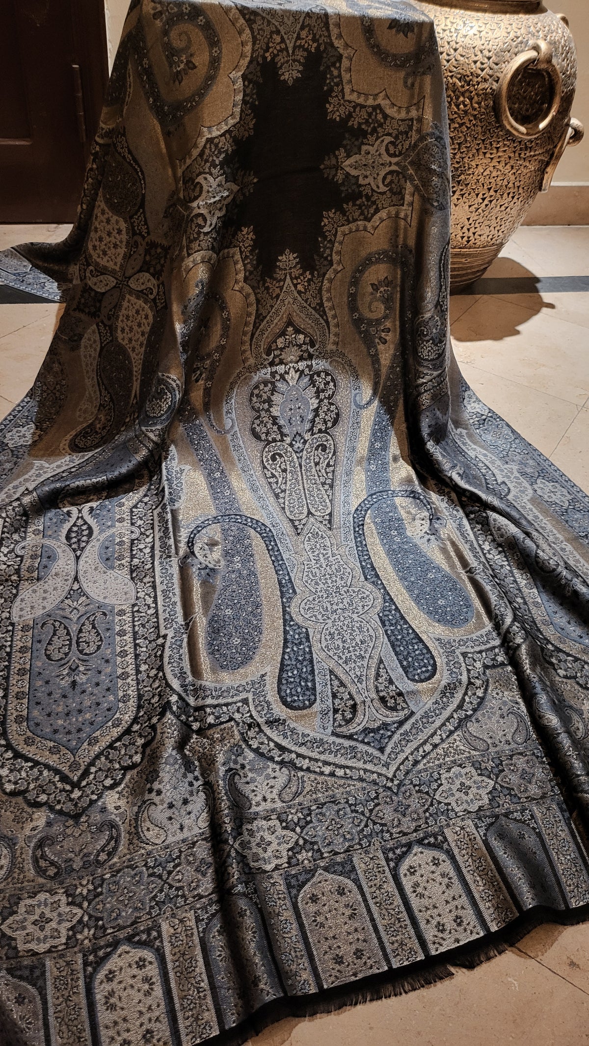 Gandhara Reversible kaani : shawl