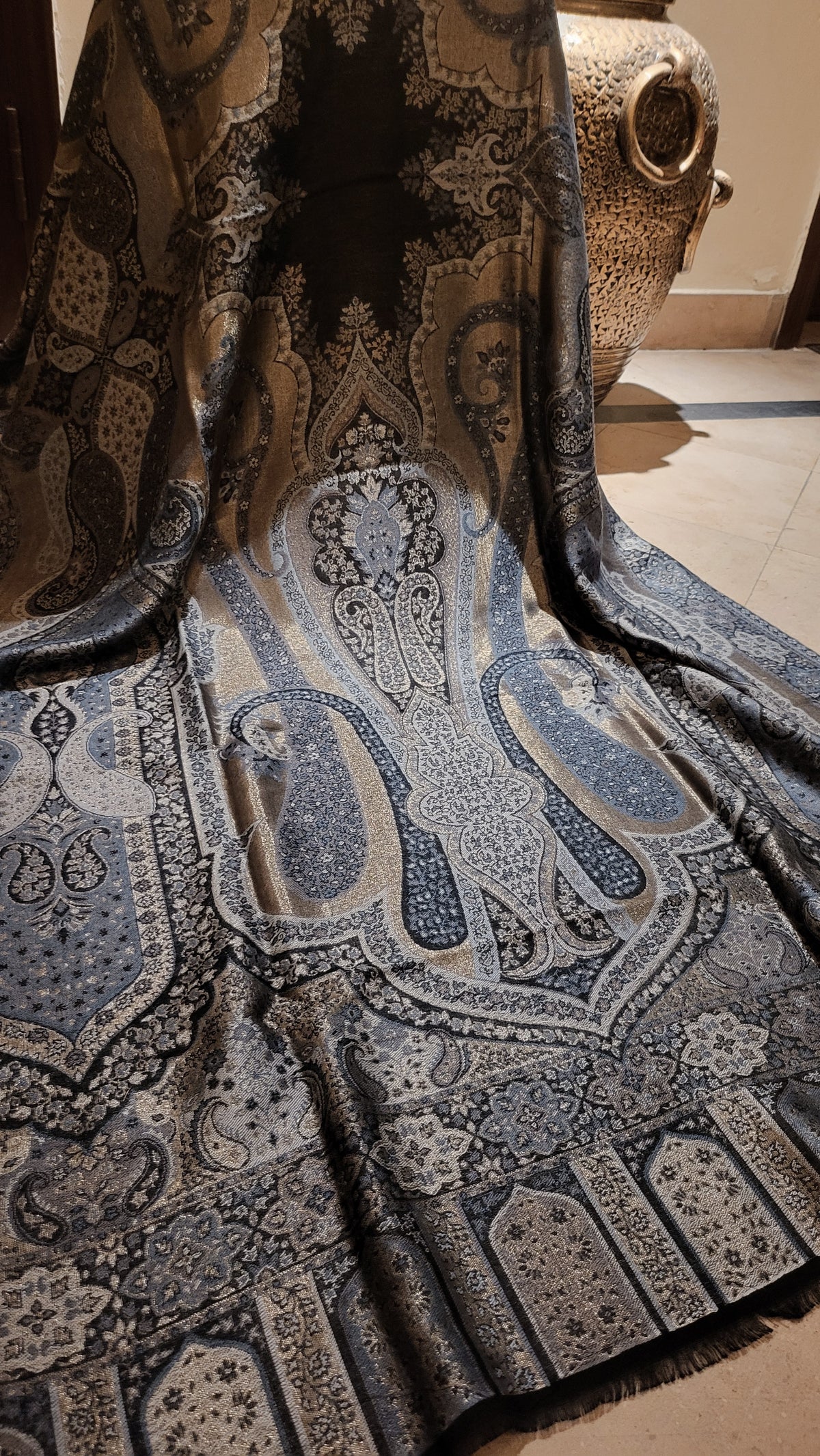 Gandhara Reversible kaani : shawl