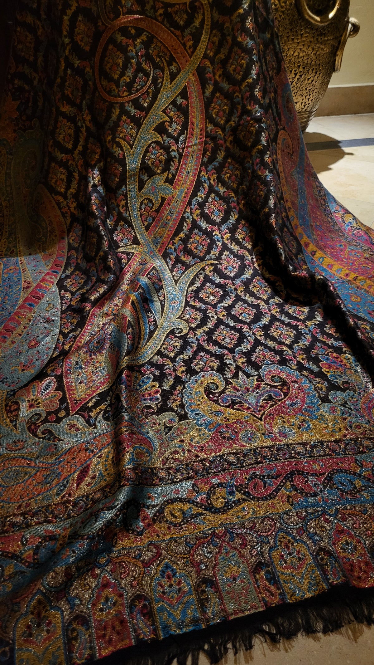 Gandhara reversible kaani : Pashmina moonlight