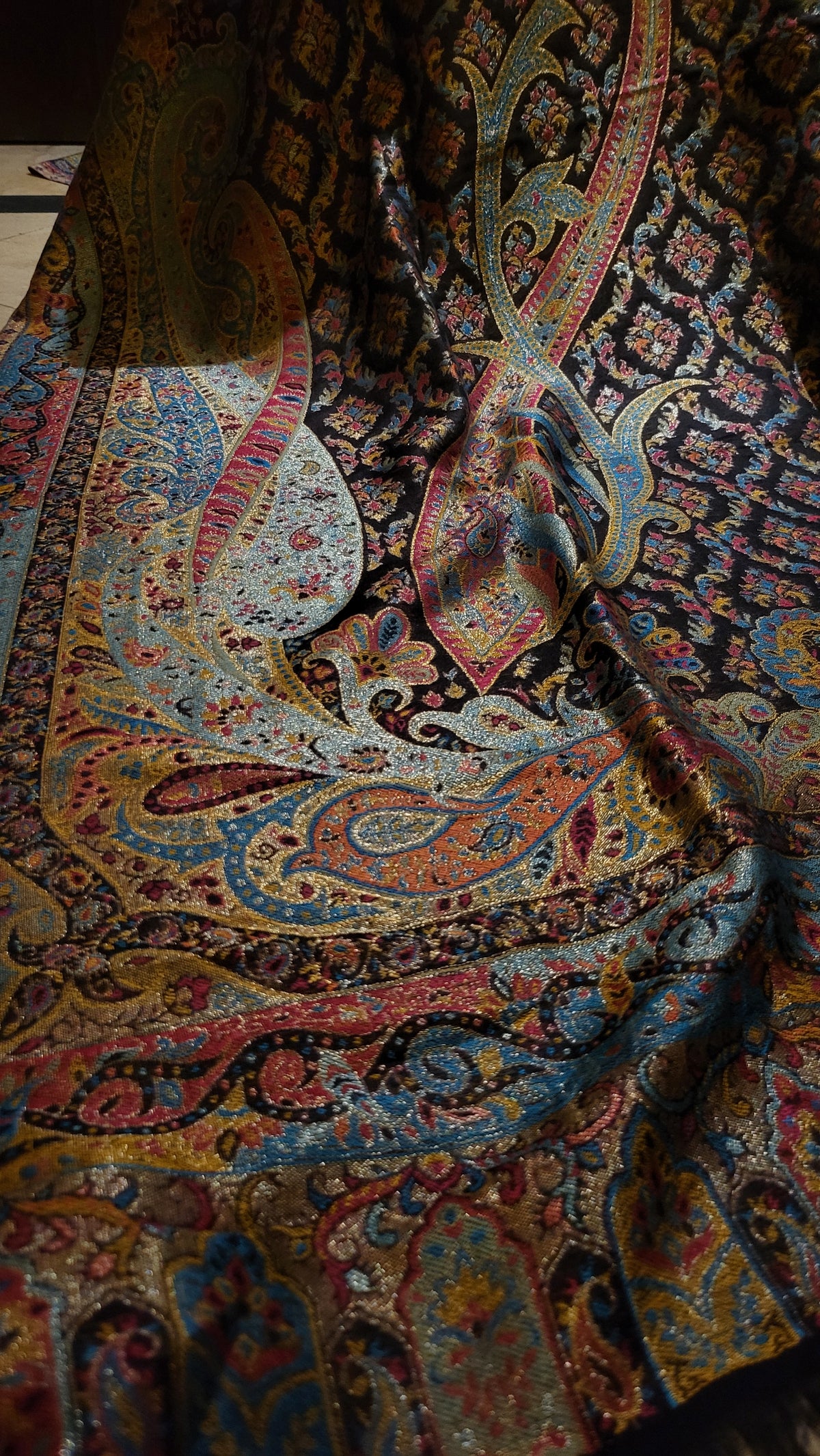 Gandhara reversible kaani : Pashmina moonlight