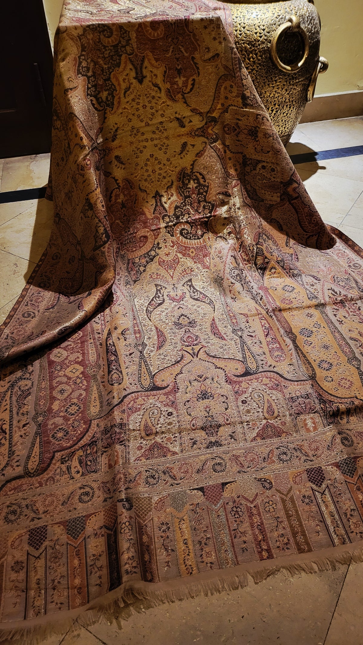 Gandhara reversible kaani