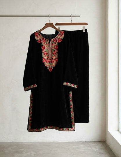 Embroidered phiran with trouser: Velvet