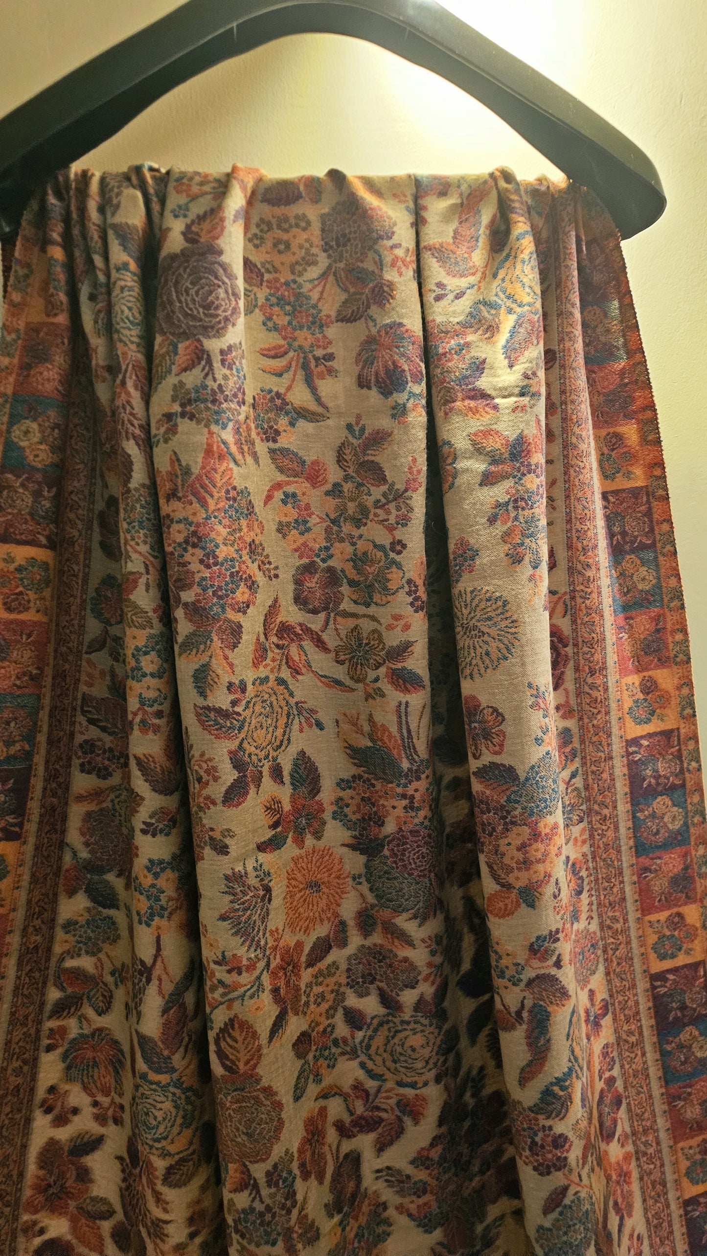 Kaani shawl: Pashmina