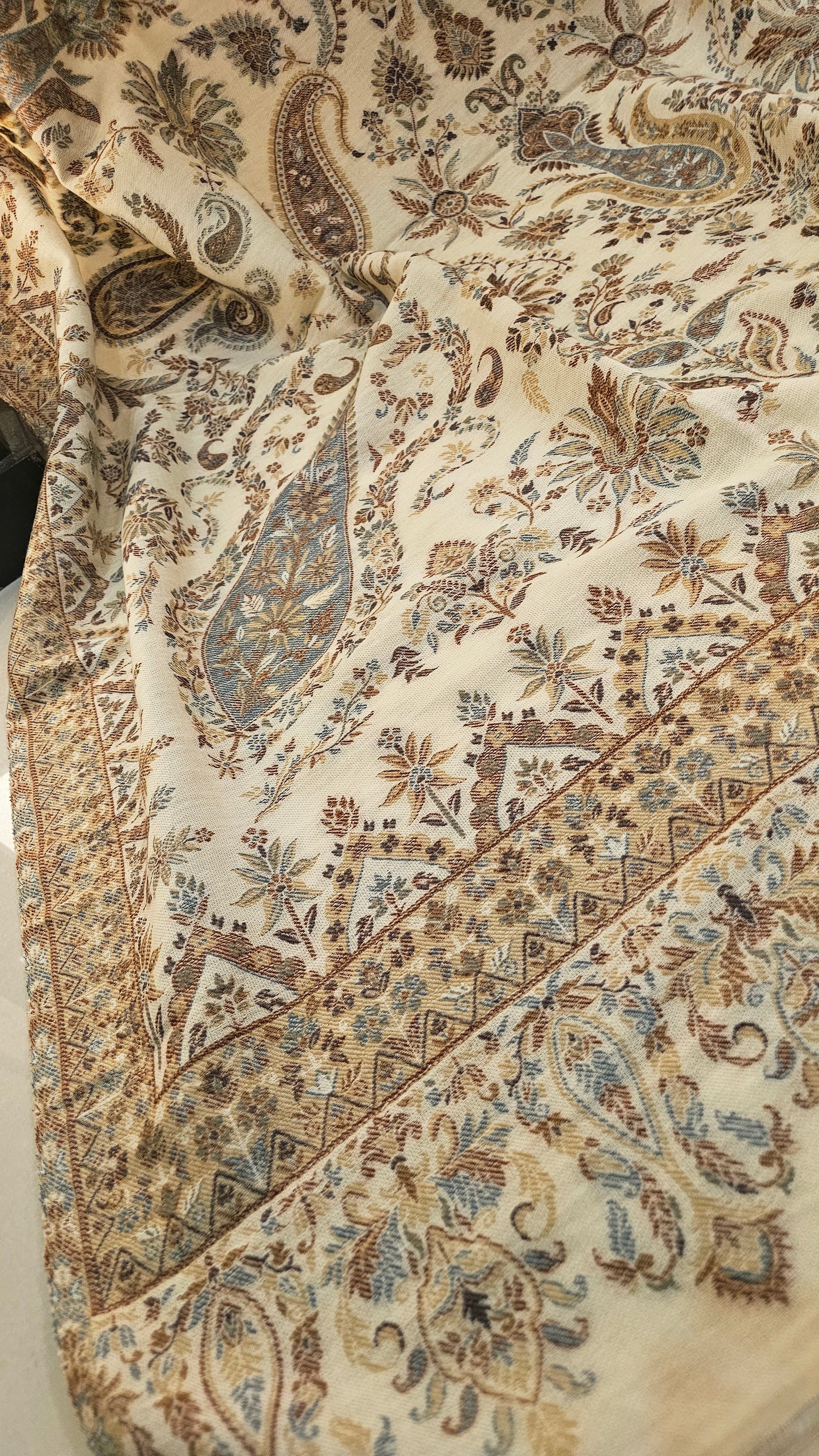 Kaani shawl: Pashmina