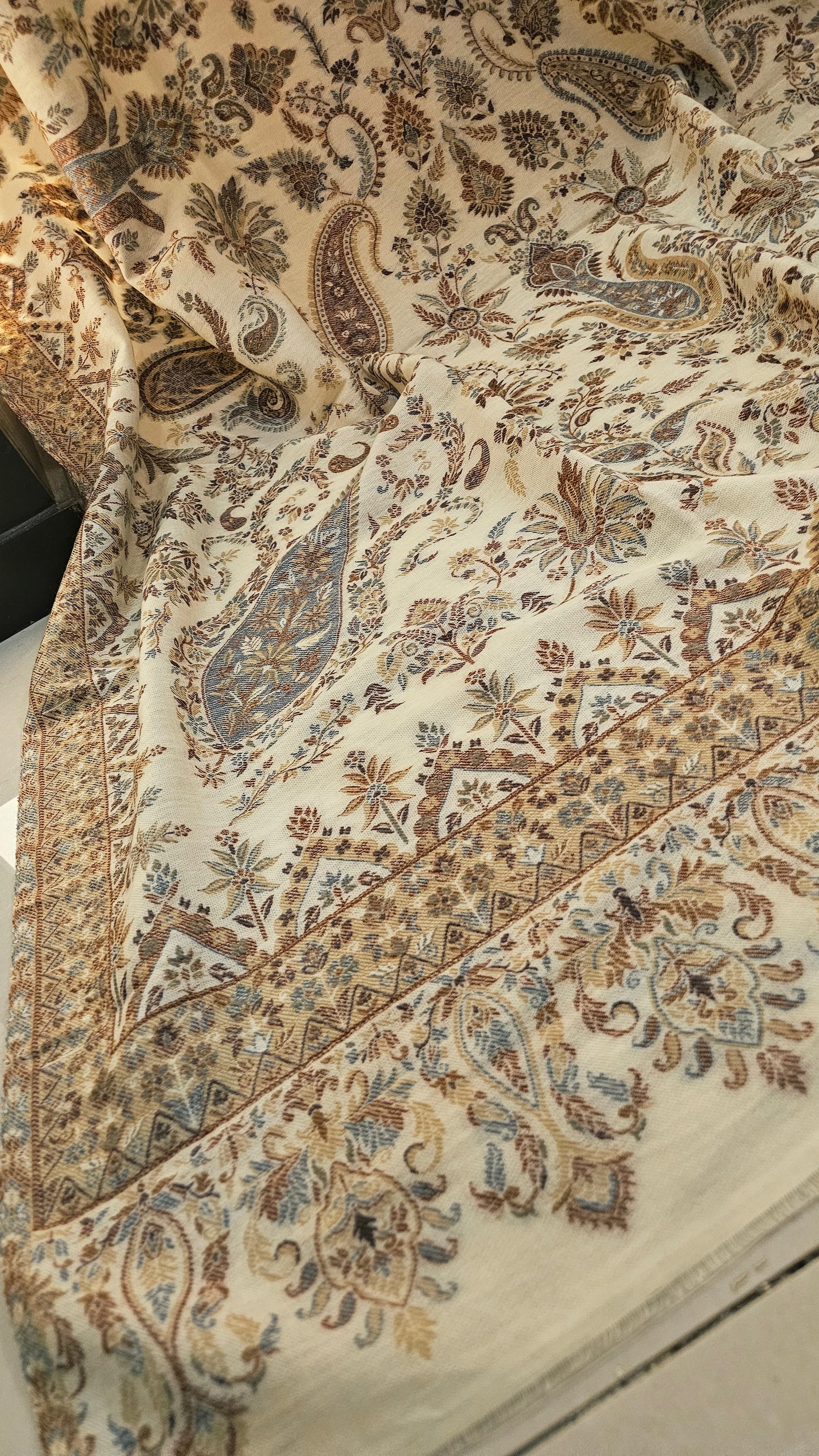 Kaani shawl: Pashmina