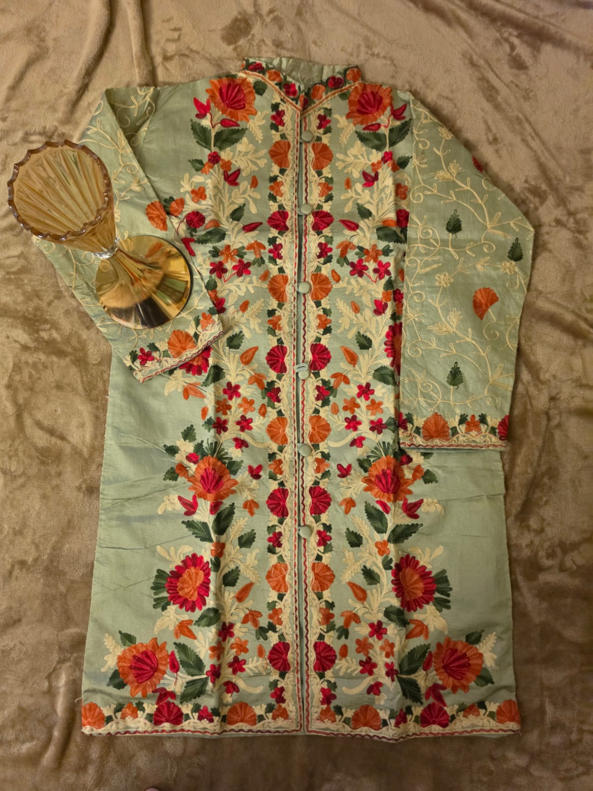 Silk coat : Embroidered