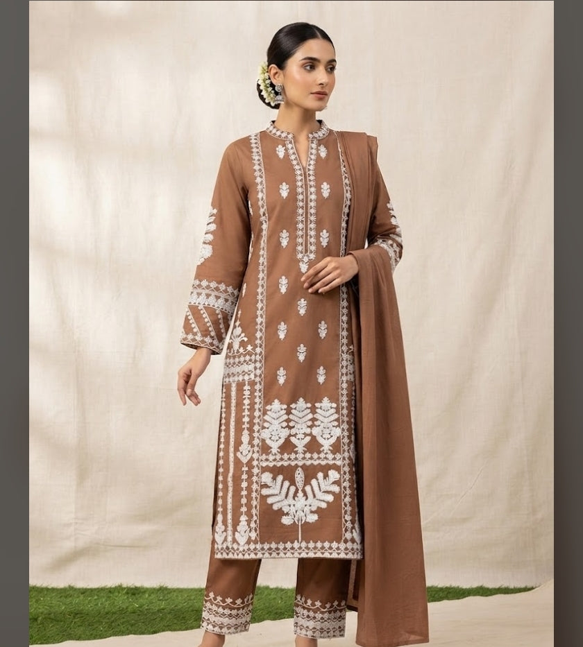 Linen collection : Embroidered