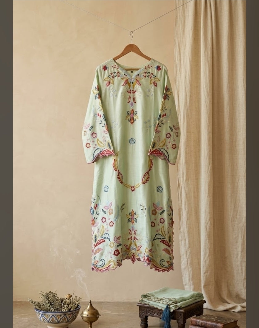 Silk kaftan : Embroidered