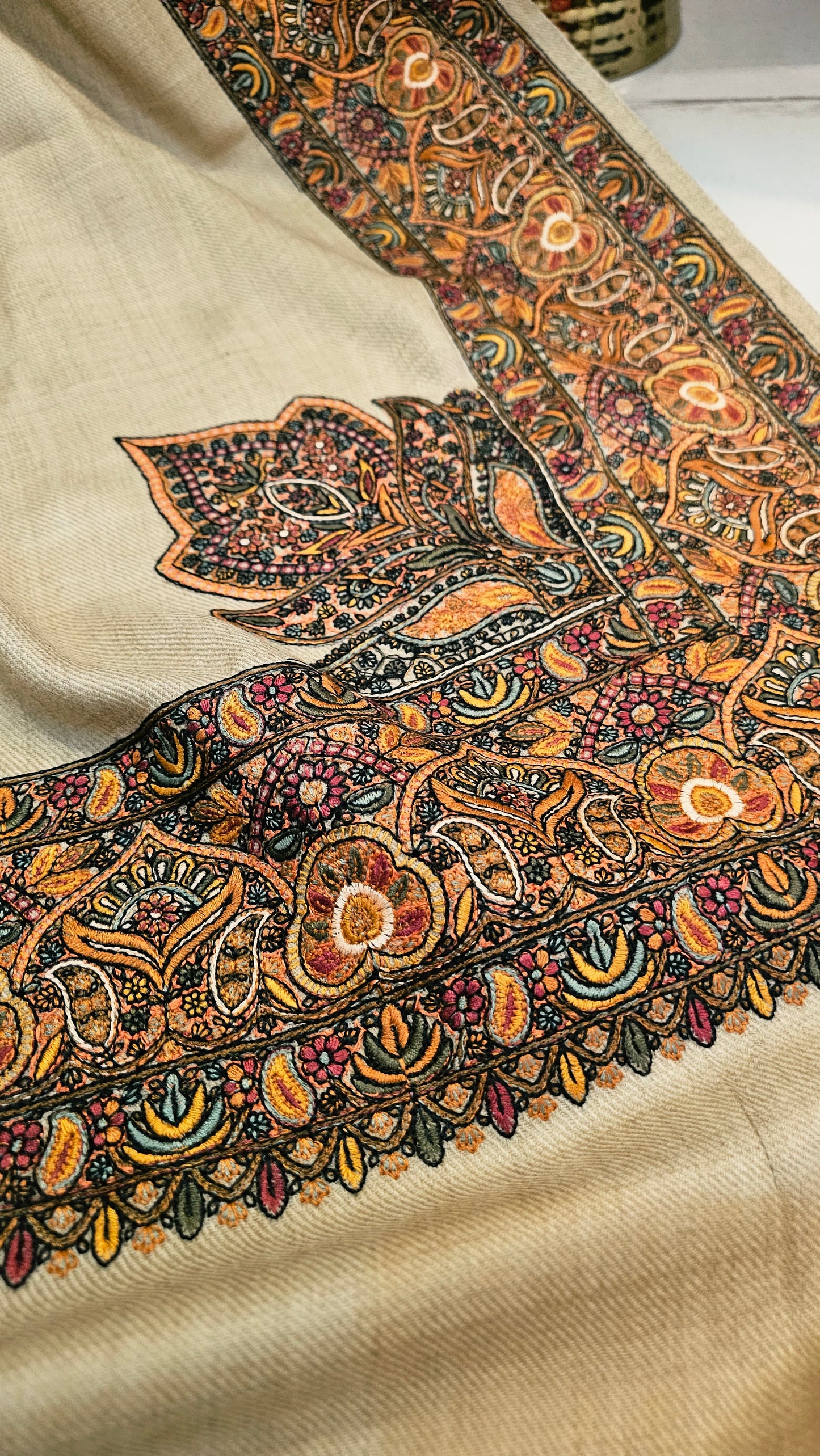 Papermachi embroidered: Pashmina
