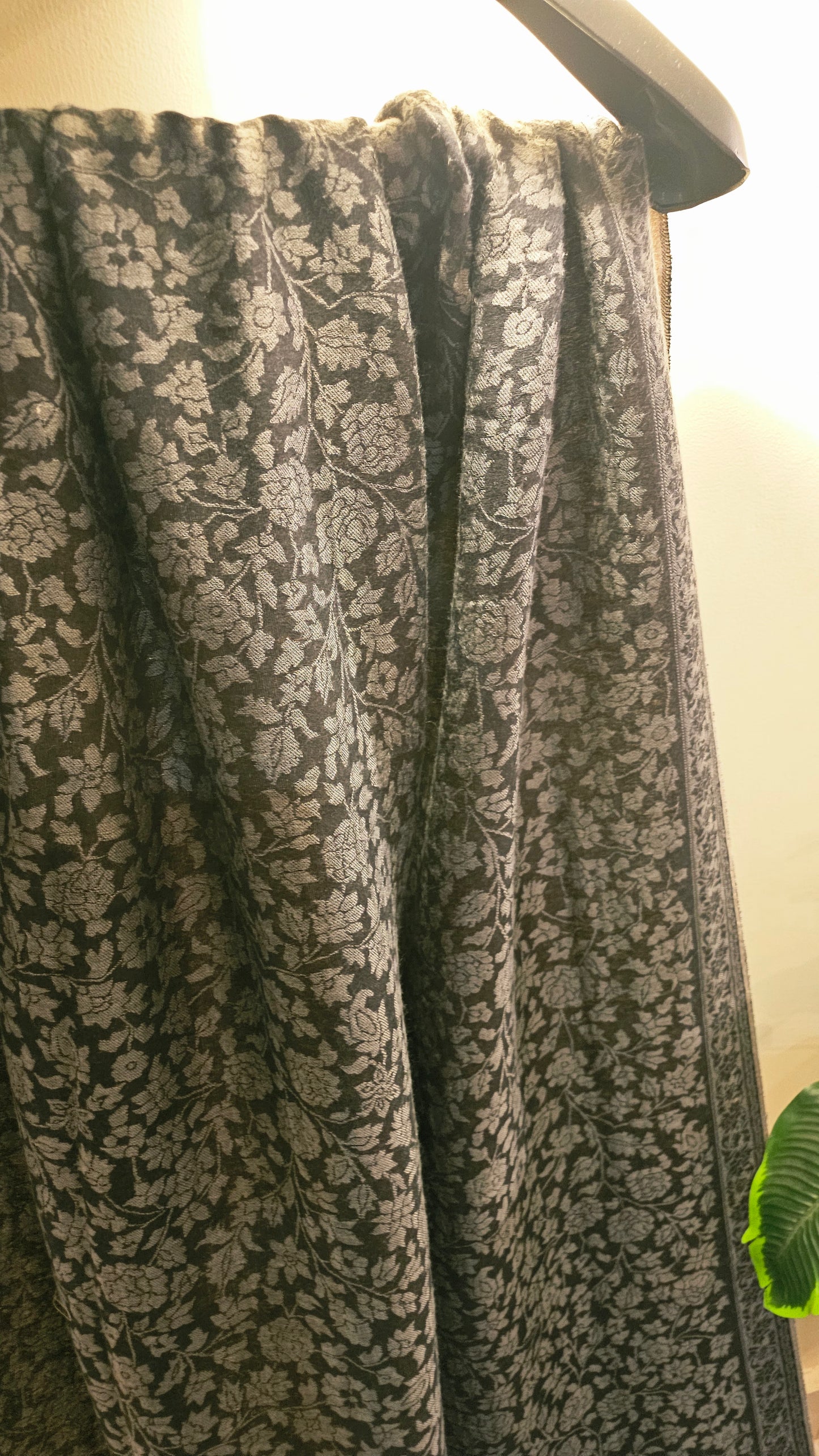 Reversible moonlight kaani: Pashmina