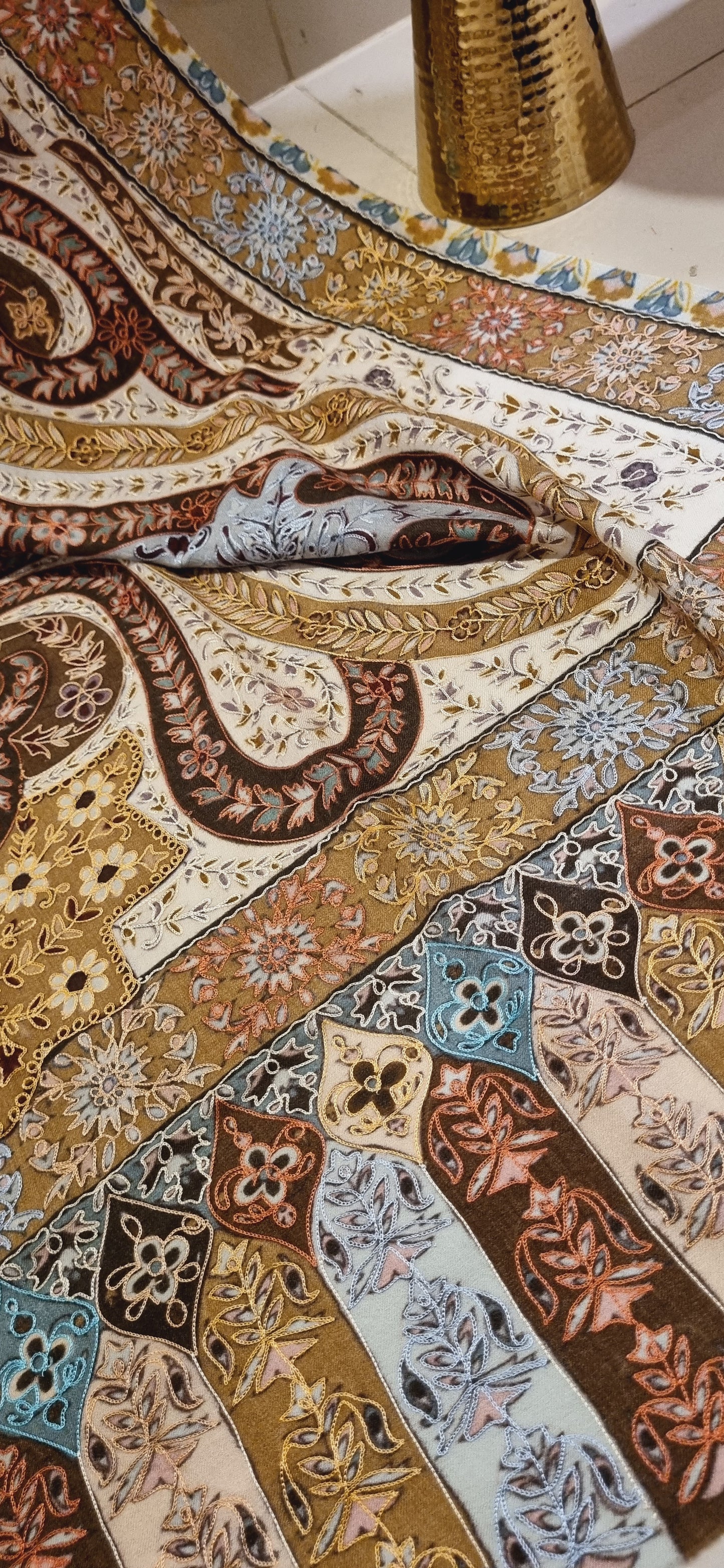 Reelkar embroidered pashmina shawl