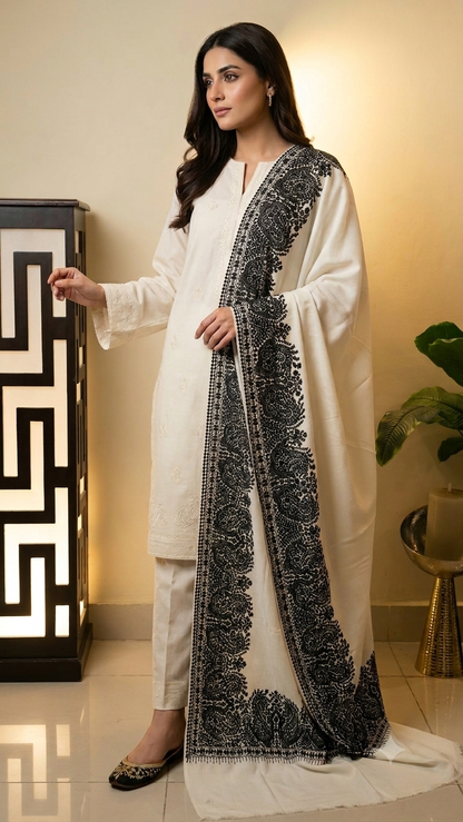 Border embroidered: Pashmina