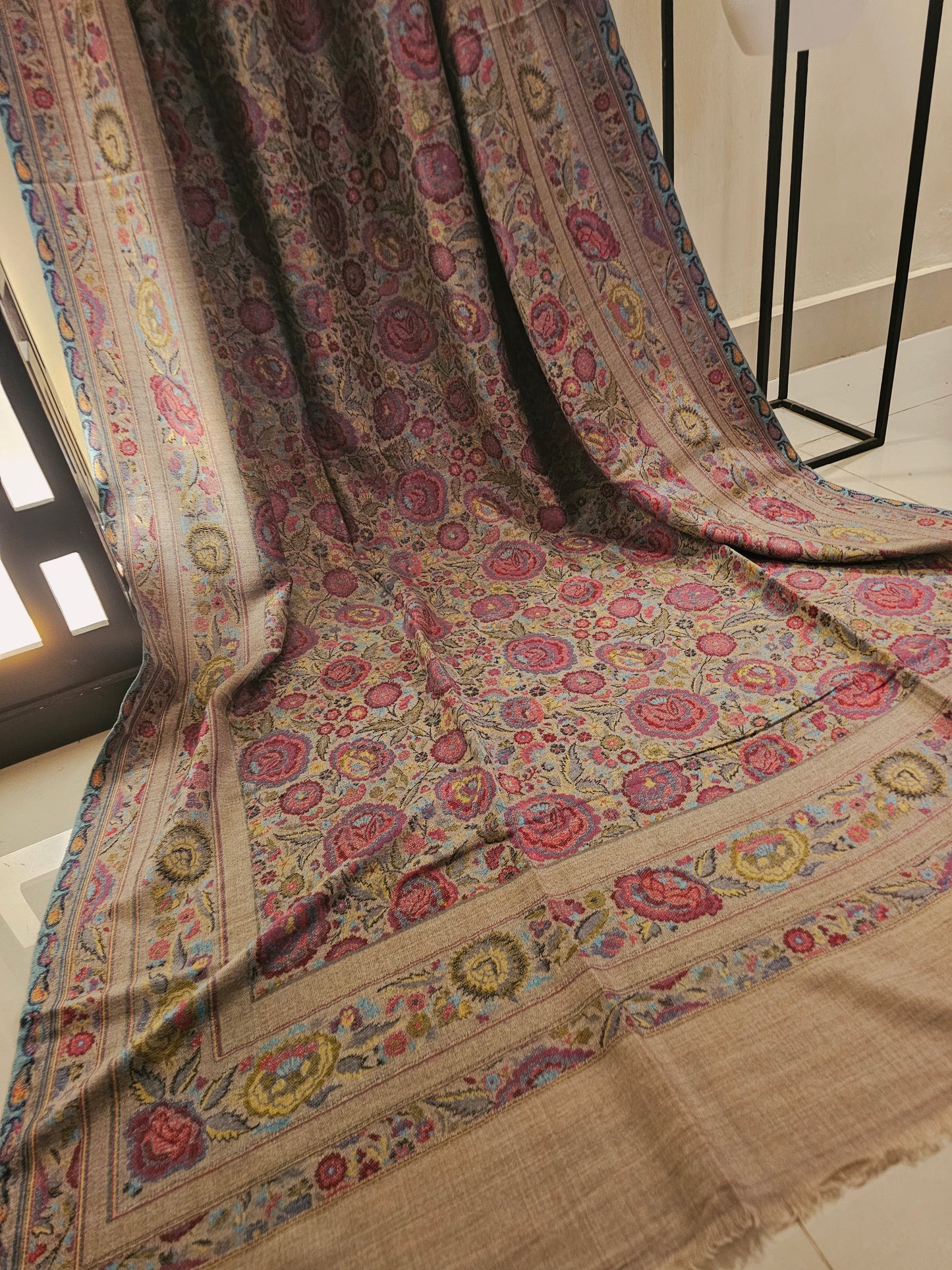 Pashmina kaani gulabkar shawl