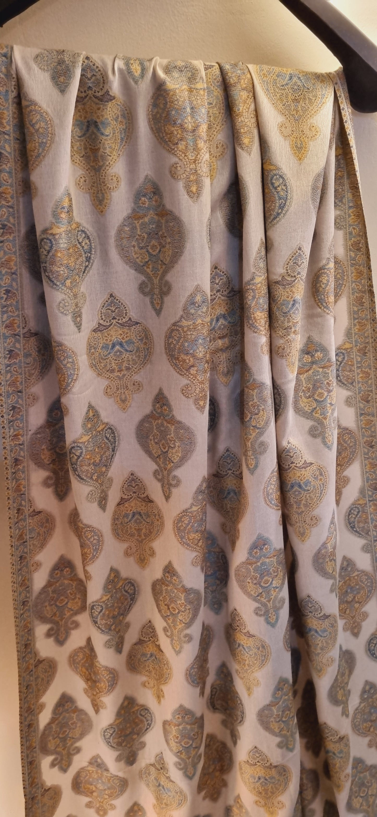 Woollen pashmina kaani shawls