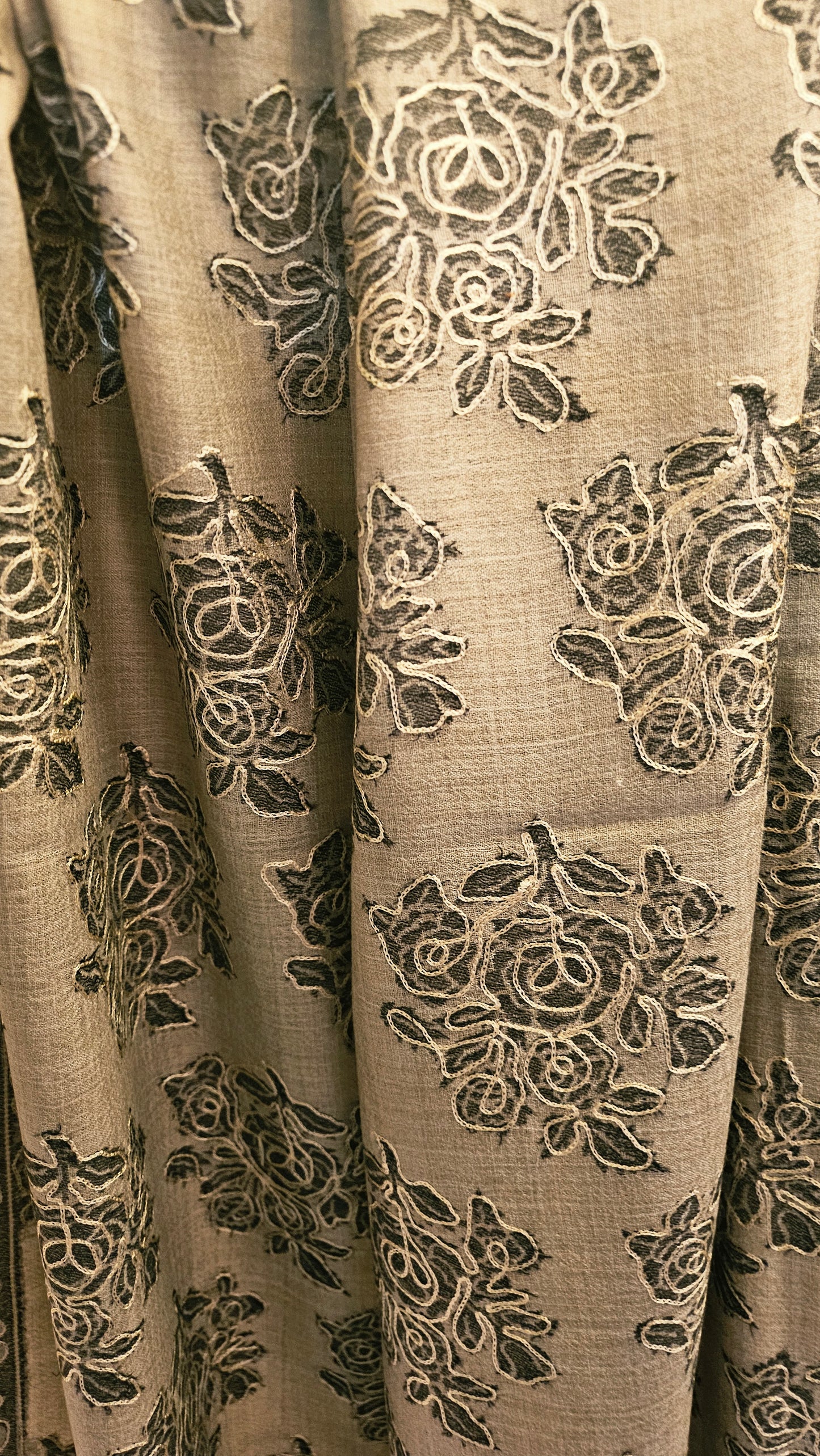 Reelkar embroidered kaani: Toosh