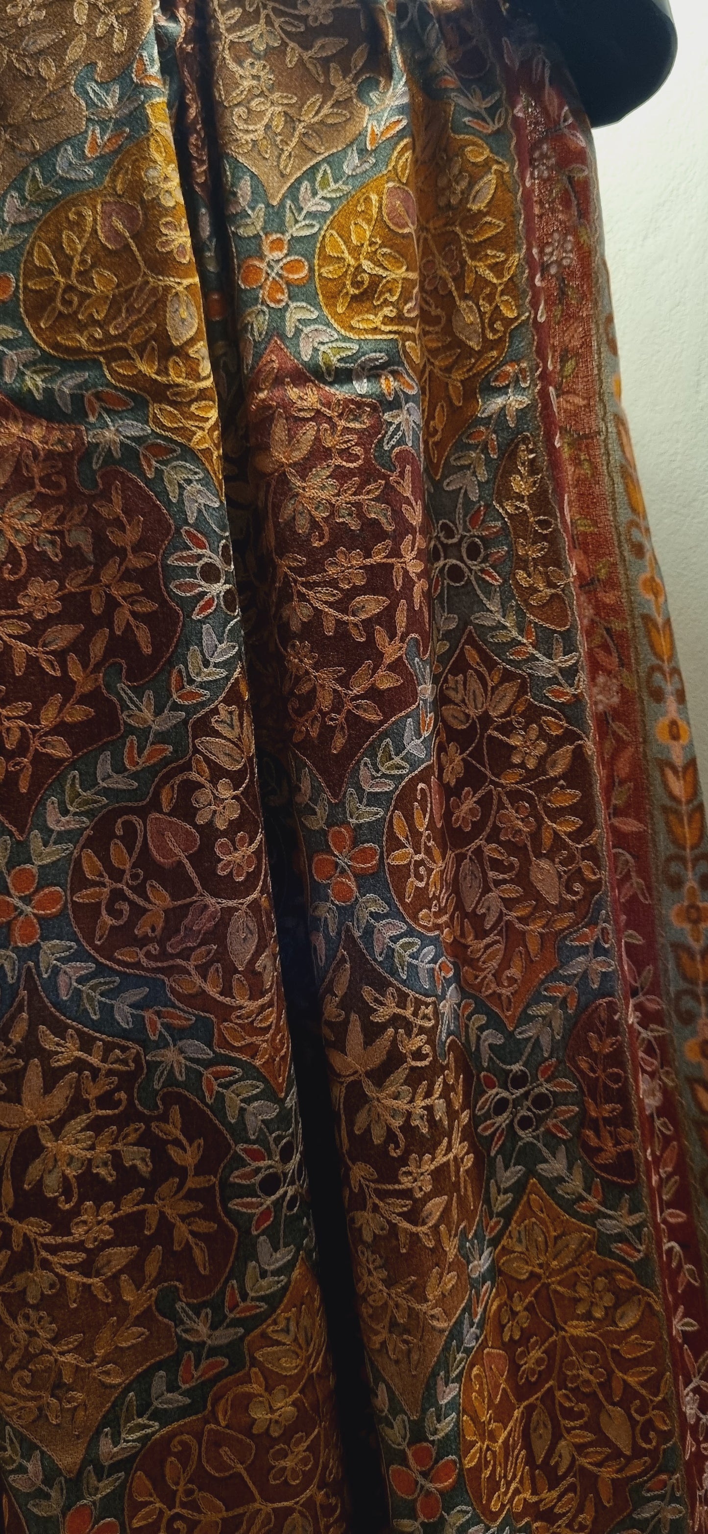 Reelkar embroidered pashmina